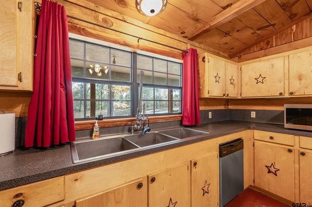 Winona, Texas, 75792, United States, 4 Bedrooms Bedrooms, ,3 BathroomsBathrooms,Residential,For Sale,1996404