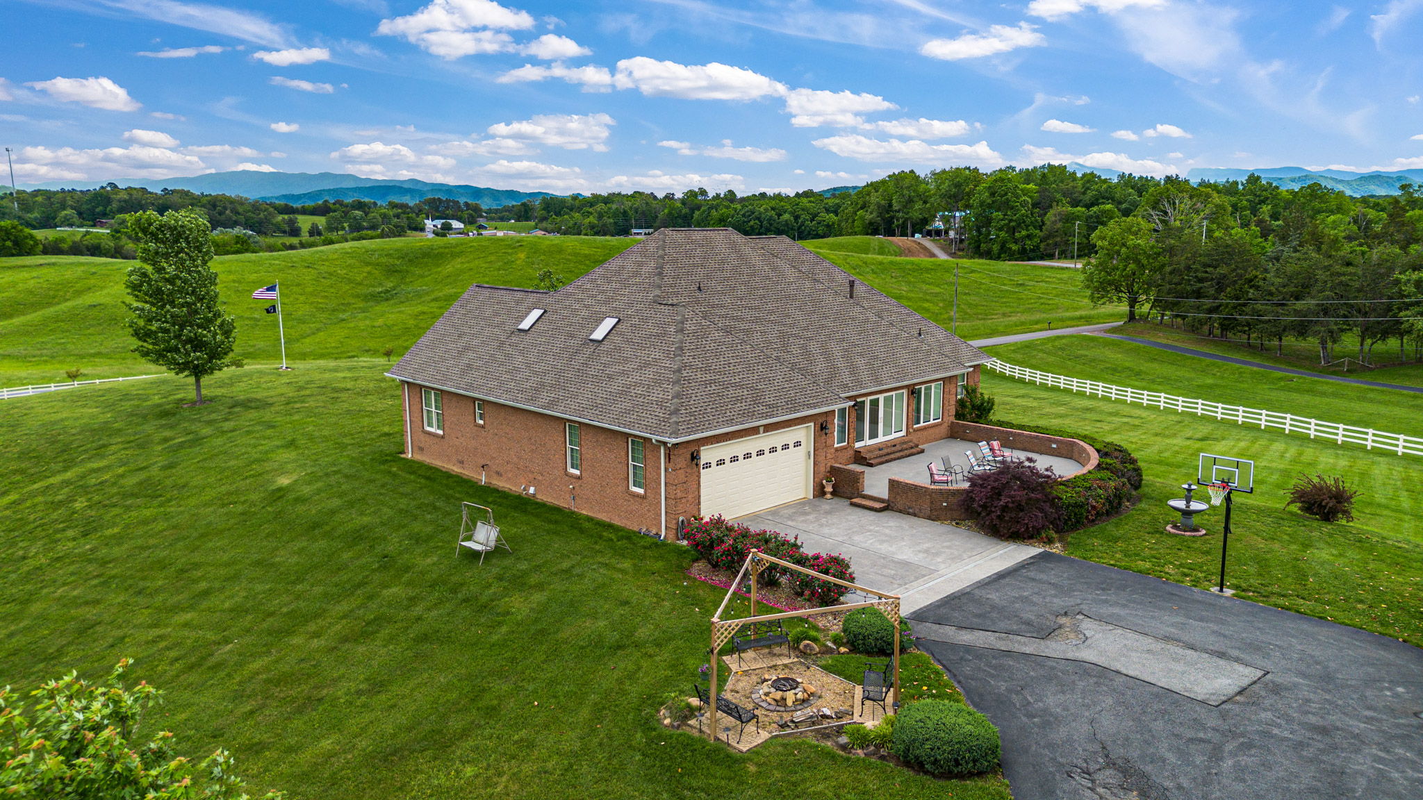 Sevierville, Tennessee, 37876, United States, 3 Bedrooms Bedrooms, ,3 BathroomsBathrooms,Residential,For Sale,1979818