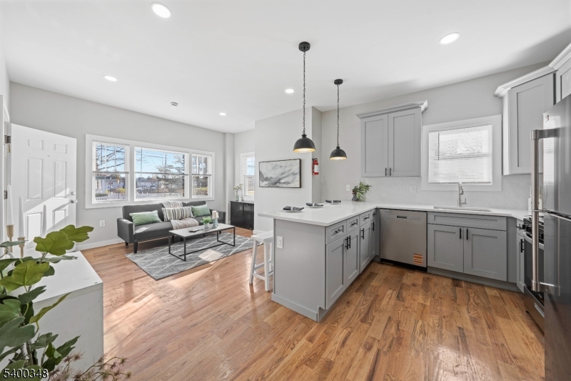 Bloomfield Twp., New Jersey, 07003, United States, 6 Bedrooms Bedrooms, ,3 BathroomsBathrooms,Residential,For Sale,2003277