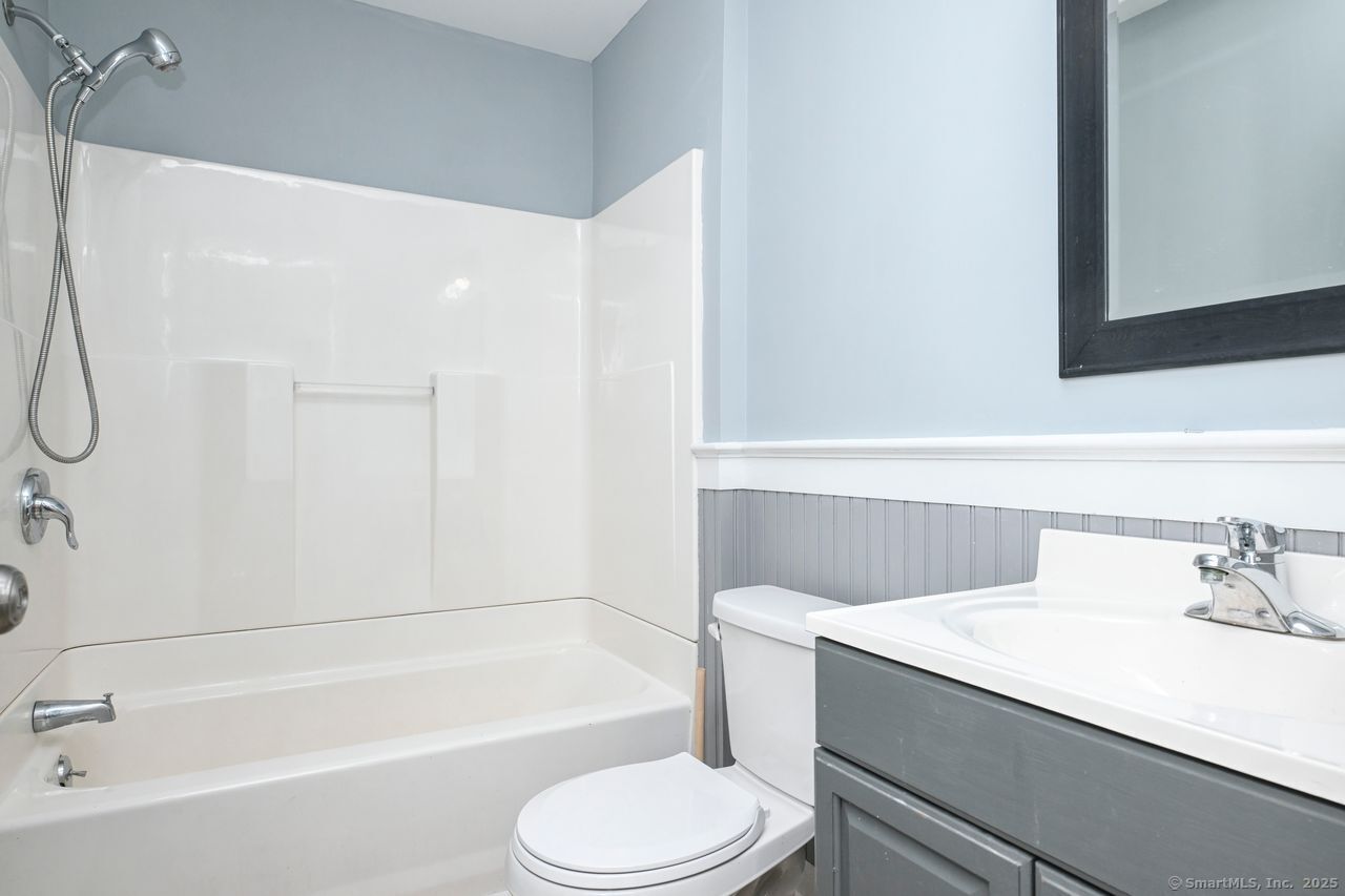 Wallingford, Connecticut, 06492, United States, 6 Bedrooms Bedrooms, ,4 BathroomsBathrooms,Residential,For Sale,1989730