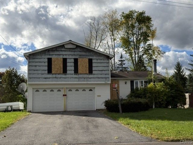 Tree Line Dr, Liverpool, NY 13090