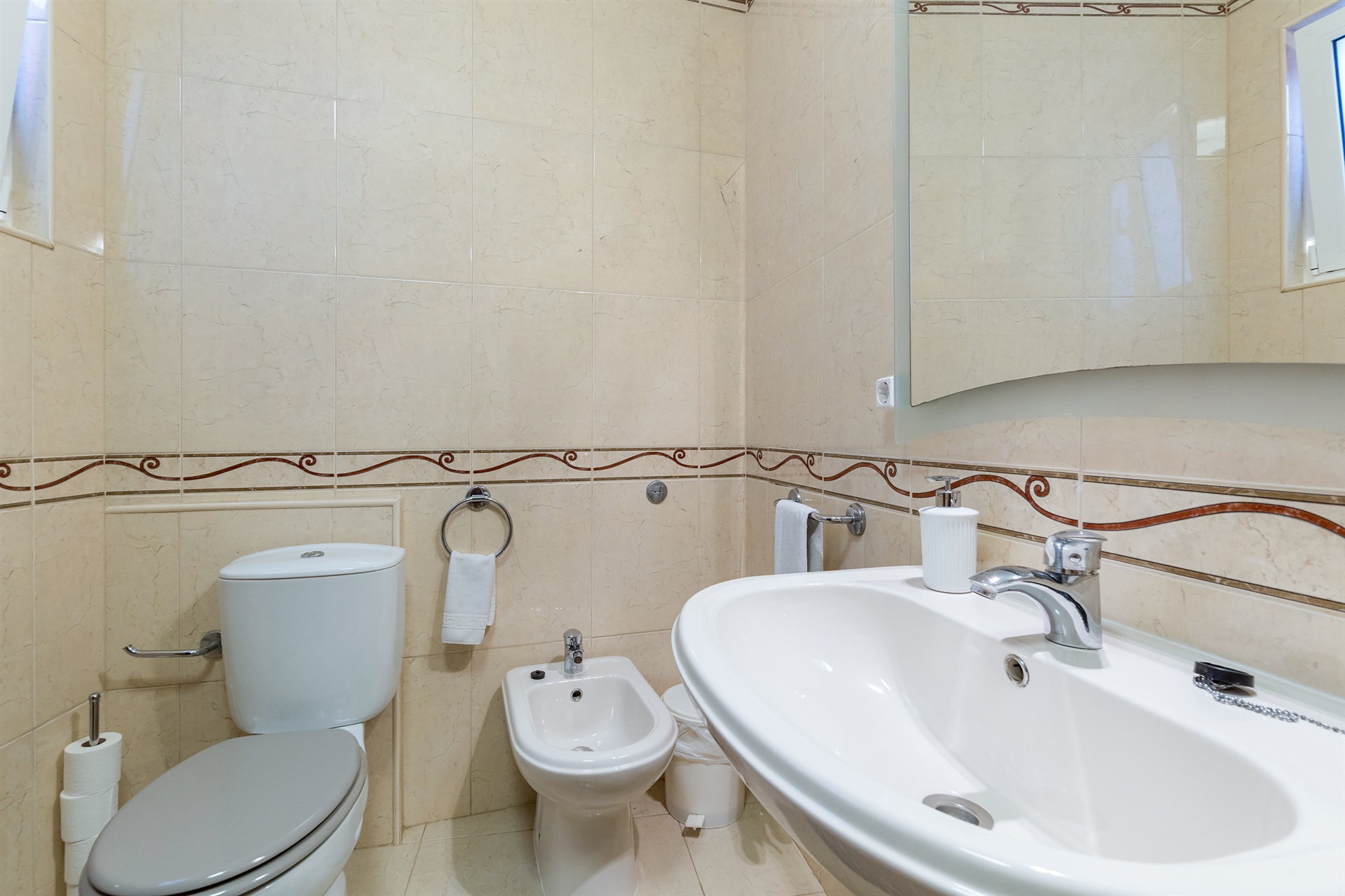  Building, 6 bedrooms, for Sale - 物件實景