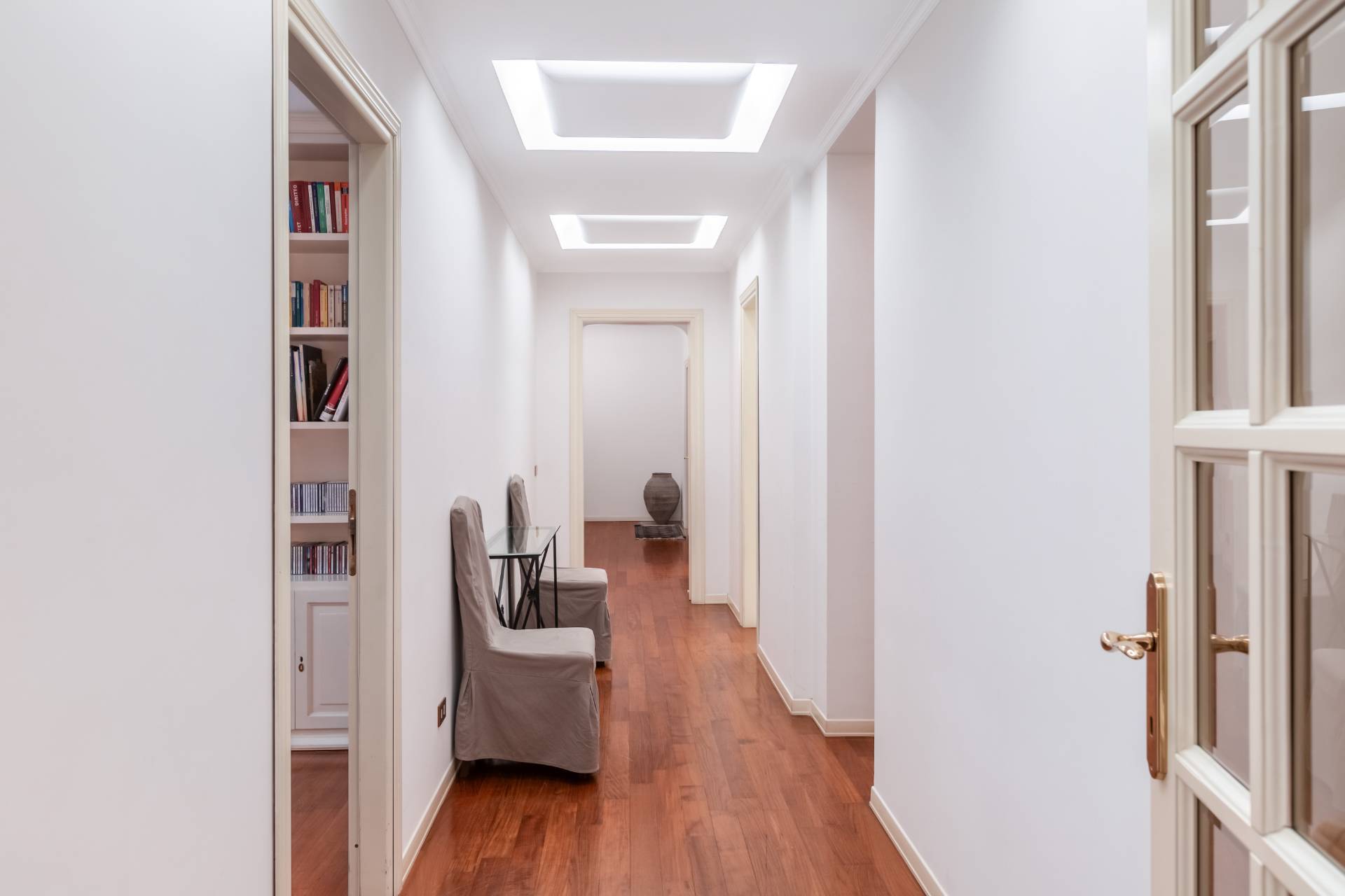 Roma, Roma, 00100, IT, 5 Bedrooms Bedrooms, ,3 BathroomsBathrooms,Residential,For Sale,1738705