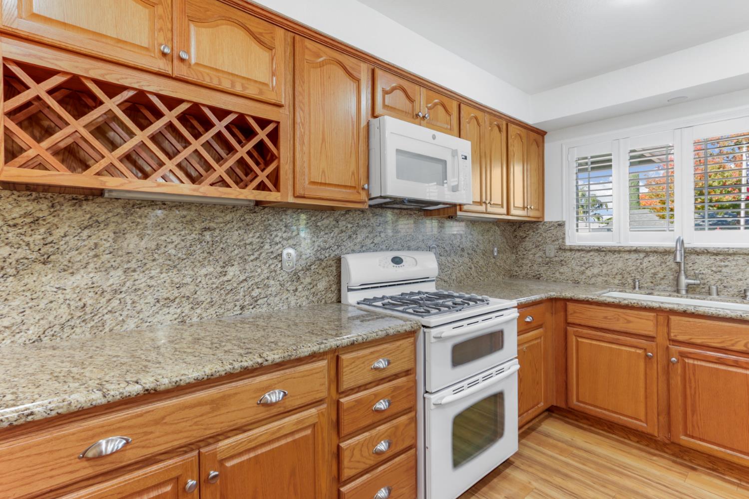 Elk Grove, California, 95624, United States, 4 Bedrooms Bedrooms, ,3 BathroomsBathrooms,Residential,For Sale,1987914