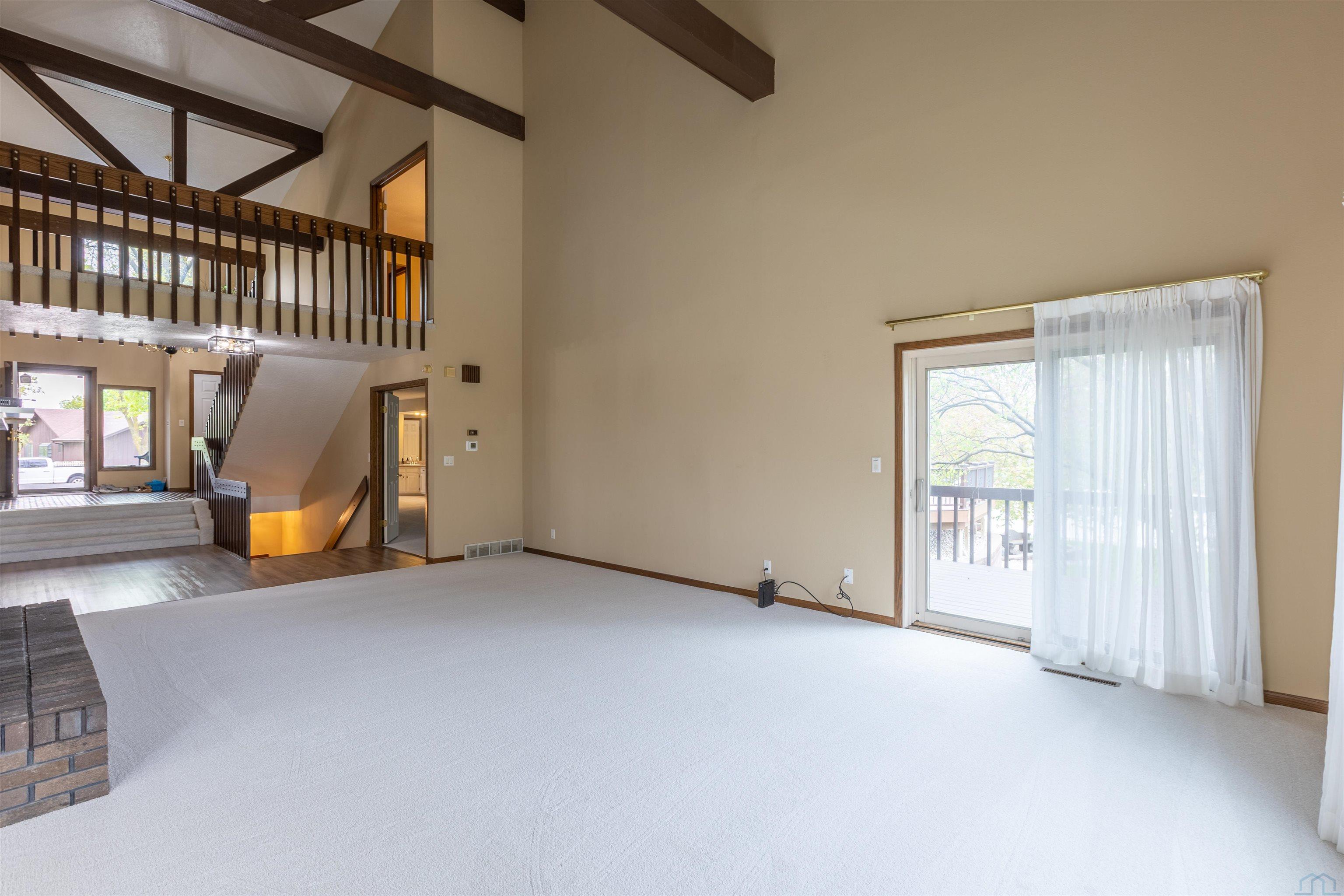 Sioux City, Iowa, 51104, United States, 4 Bedrooms Bedrooms, ,5 BathroomsBathrooms,Residential,For Sale,2042014