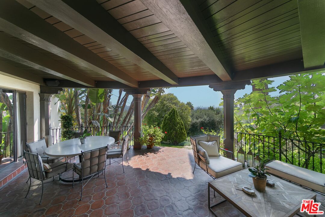Los Angeles, California, 90027, United States, 6 Bedrooms Bedrooms, ,11 BathroomsBathrooms,Residential,For Sale,1695736