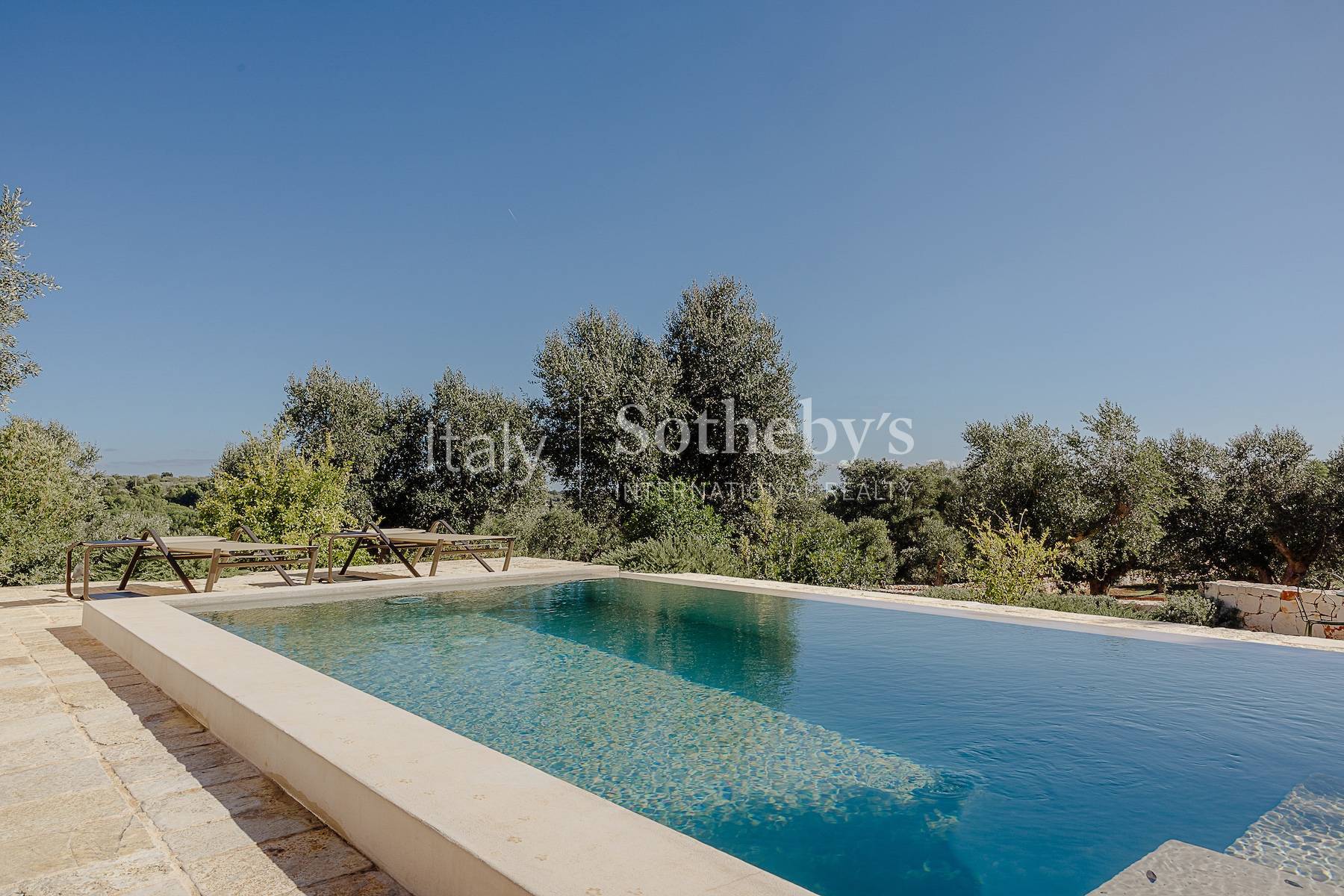  Exclusive estate among the olive trees in the Valle d