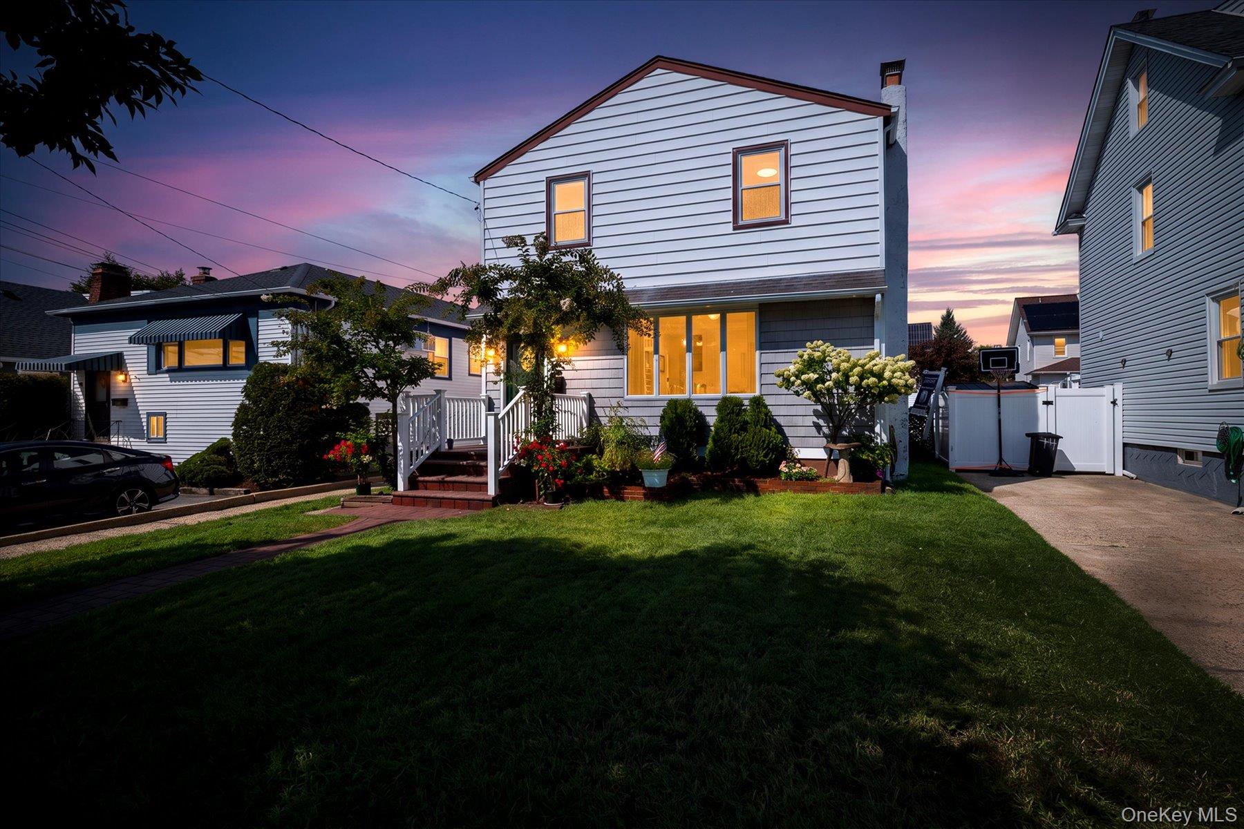 Windsor Pkwy, Oceanside, NY 11572