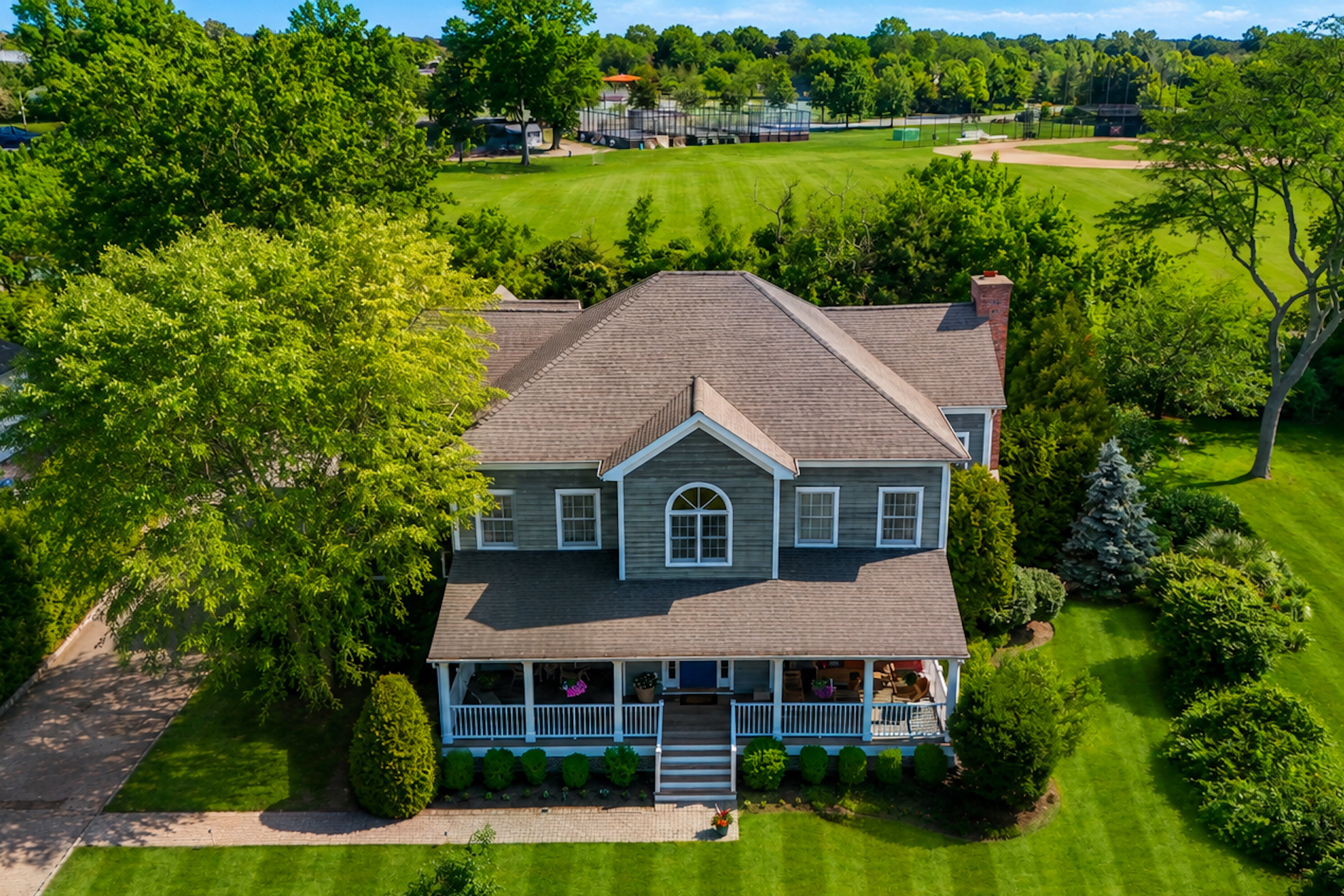  Elegant Larchmont Colonial - 物件實景
