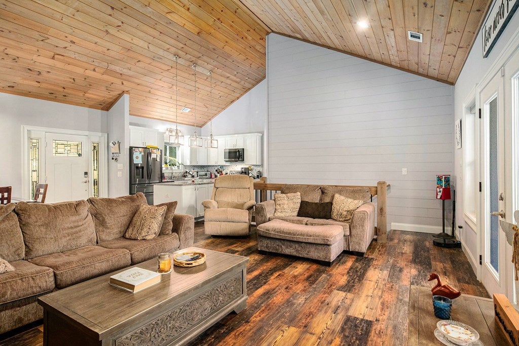 Blue Ridge, Georgia, 30513, United States, 4 Bedrooms Bedrooms, ,3 BathroomsBathrooms,Residential,For Sale,1919081