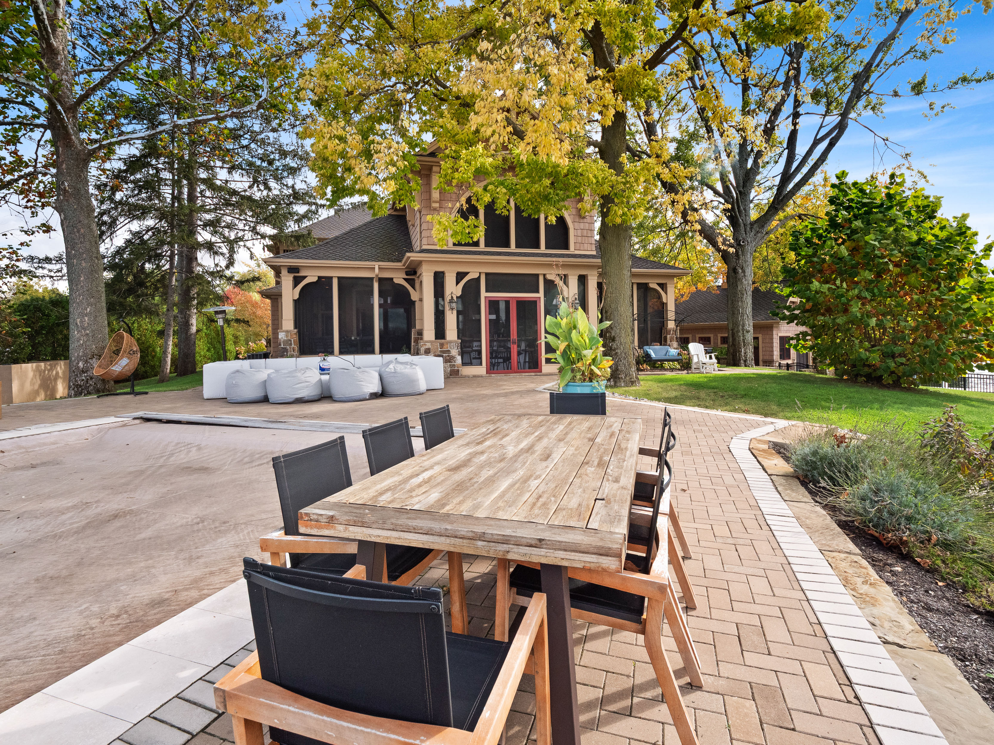  Multiple Residences on a 2.7 Acre Peninsula off Lake Wawasee - 物件實景