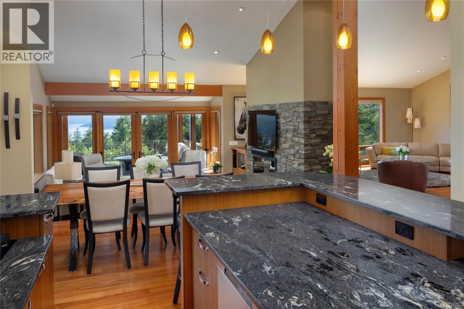 CENTRAL SAANICH, British Columbia, V8M 1S2, CA, 3 Bedrooms Bedrooms, ,4 BathroomsBathrooms,Residential,For Sale,1947352