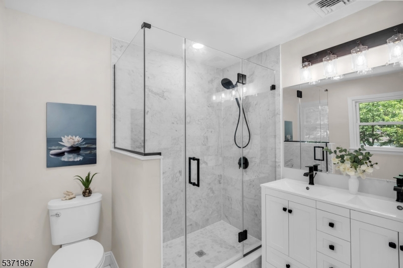 Berkeley Heights Twp., New Jersey, 07922, United States, 5 Bedrooms Bedrooms, ,3 BathroomsBathrooms,Residential,For Sale,1927400