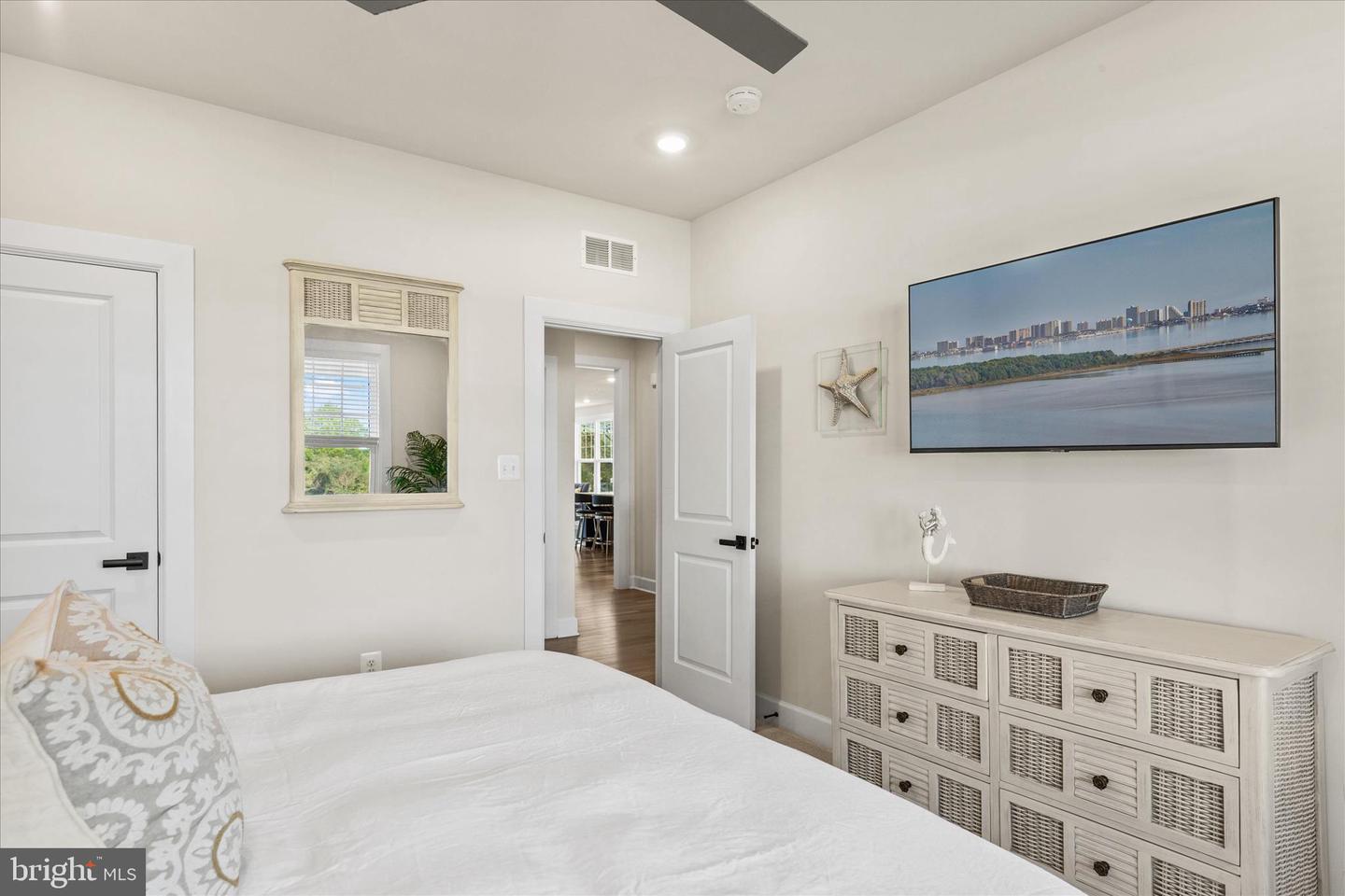 Berlin, Maryland, 21811, United States, 5 Bedrooms Bedrooms, ,4 BathroomsBathrooms,Residential,For Sale,1989737