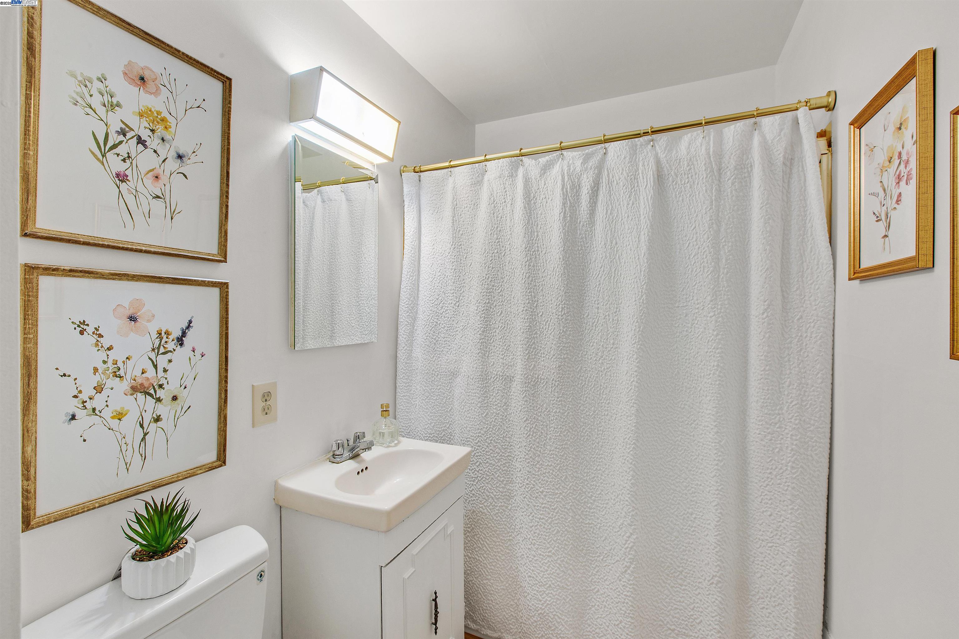 San Francisco, California, 94115, United States, 3 Bedrooms Bedrooms, ,2 BathroomsBathrooms,Residential,For Sale,1925638