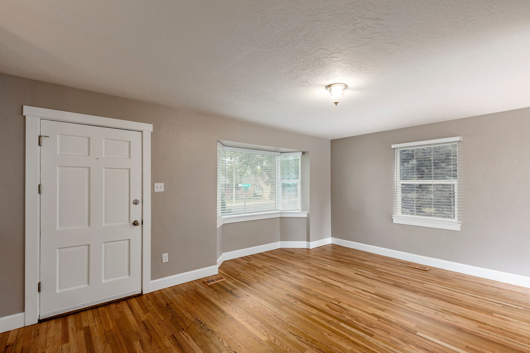  Exceptional Corner Lot in One of Millcreek’s Most Beloved Neighborhoods - 物件實景