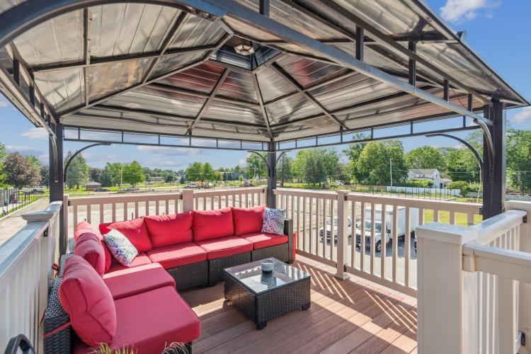 Newton, Iowa, 50208, United States, 4 Bedrooms Bedrooms, ,4 BathroomsBathrooms,Residential,For Sale,1927936
