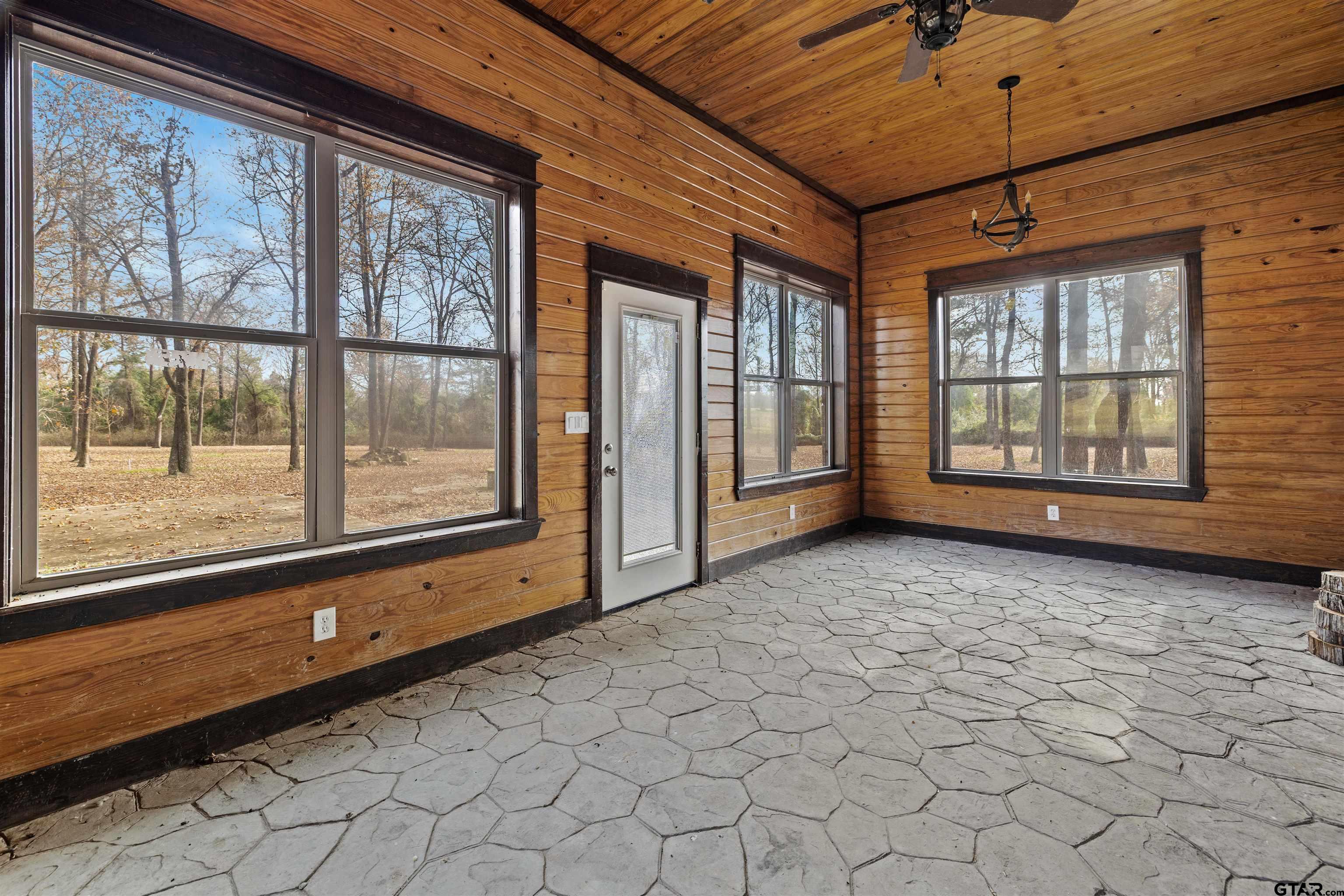 Pittsburg, Texas, 75686, United States, 5 Bedrooms Bedrooms, ,5 BathroomsBathrooms,Residential,For Sale,2005236