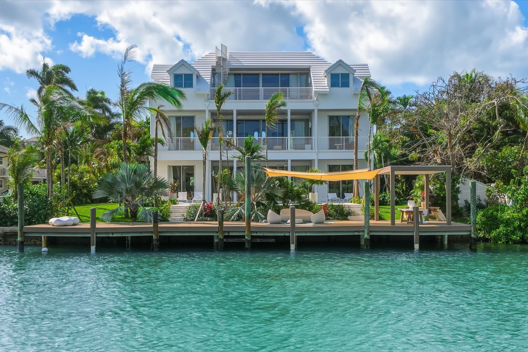  Canal-front Estate - 物件實景