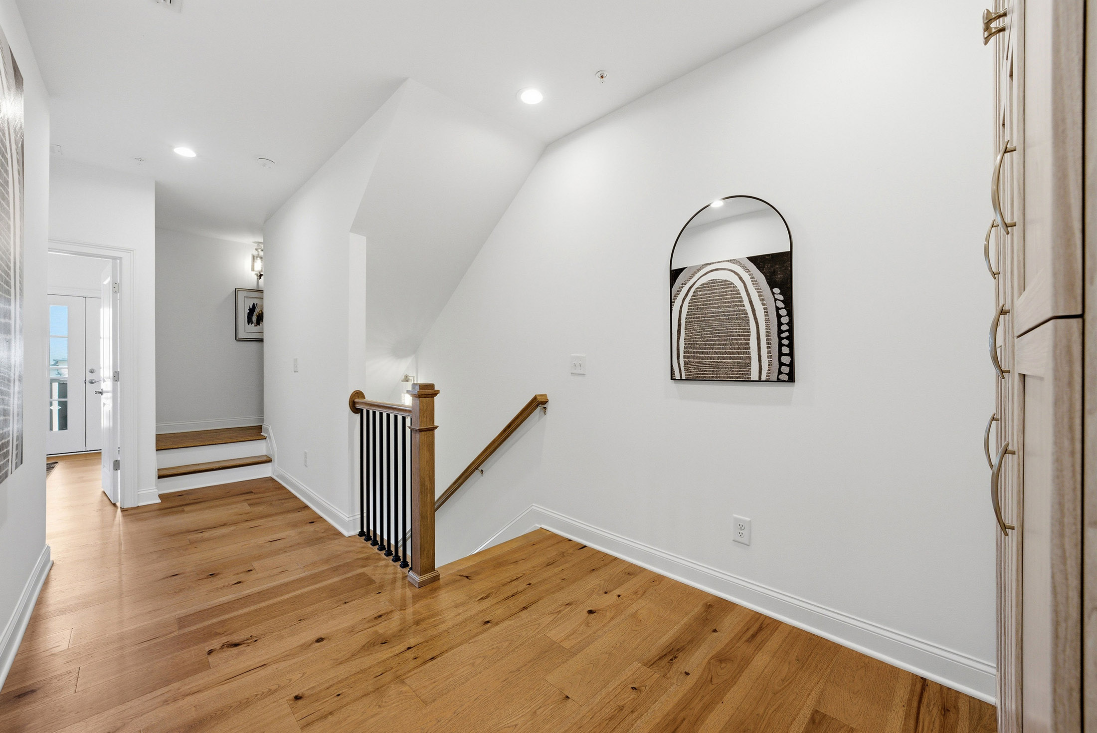  Location, Livability and Thoughtful Upgrades in a One-of-a-Kind Setting - 物件實景