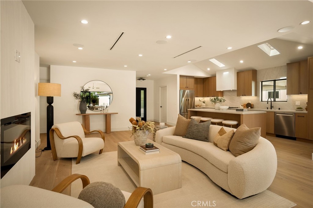 Valley Village, California, 91607, United States, 3 Bedrooms Bedrooms, ,3 BathroomsBathrooms,Residential,For Sale,2002294