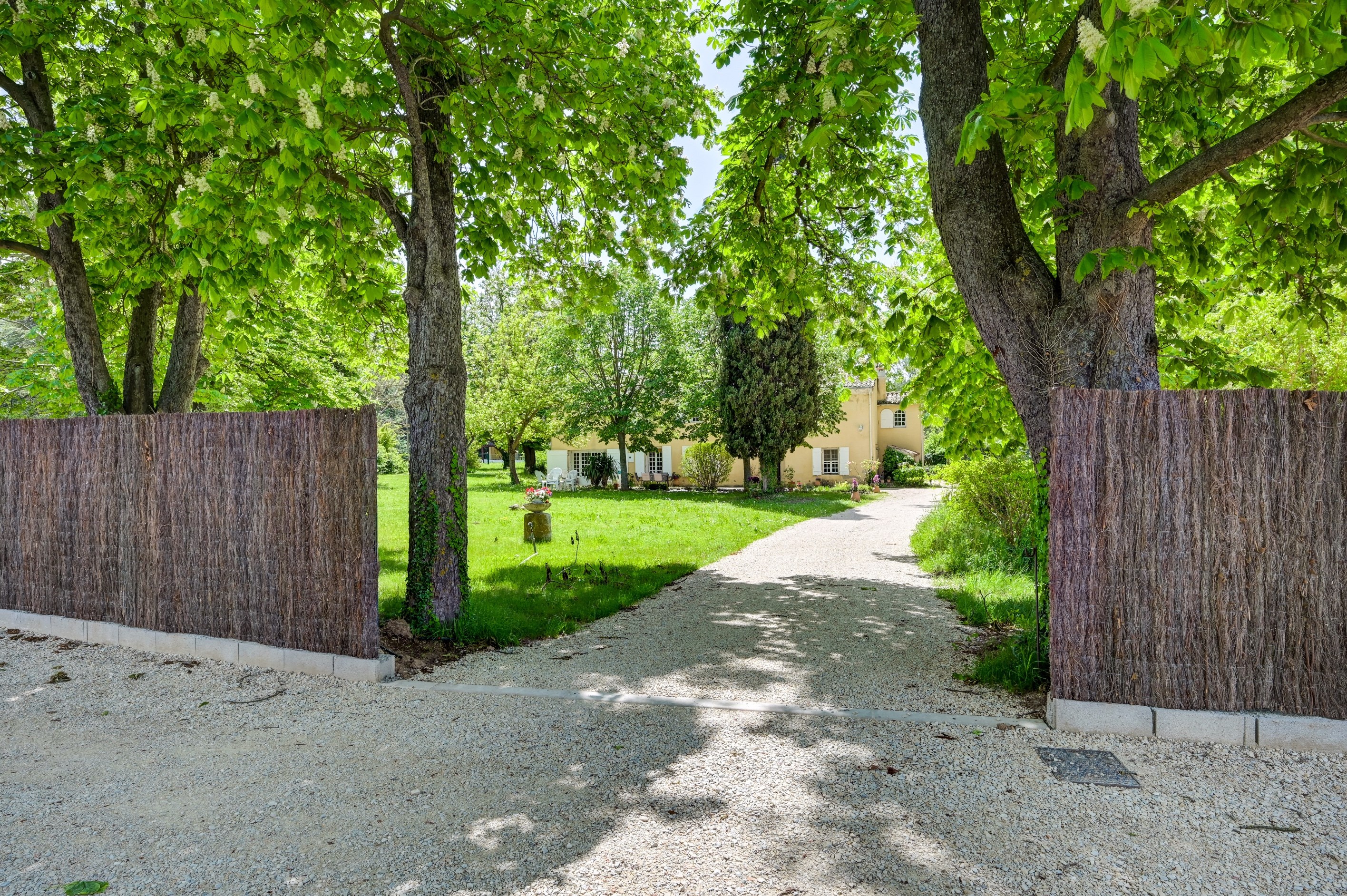  Rare on the market – Farmhouse for full renovation – North Aix-en-Provence - 物件實景