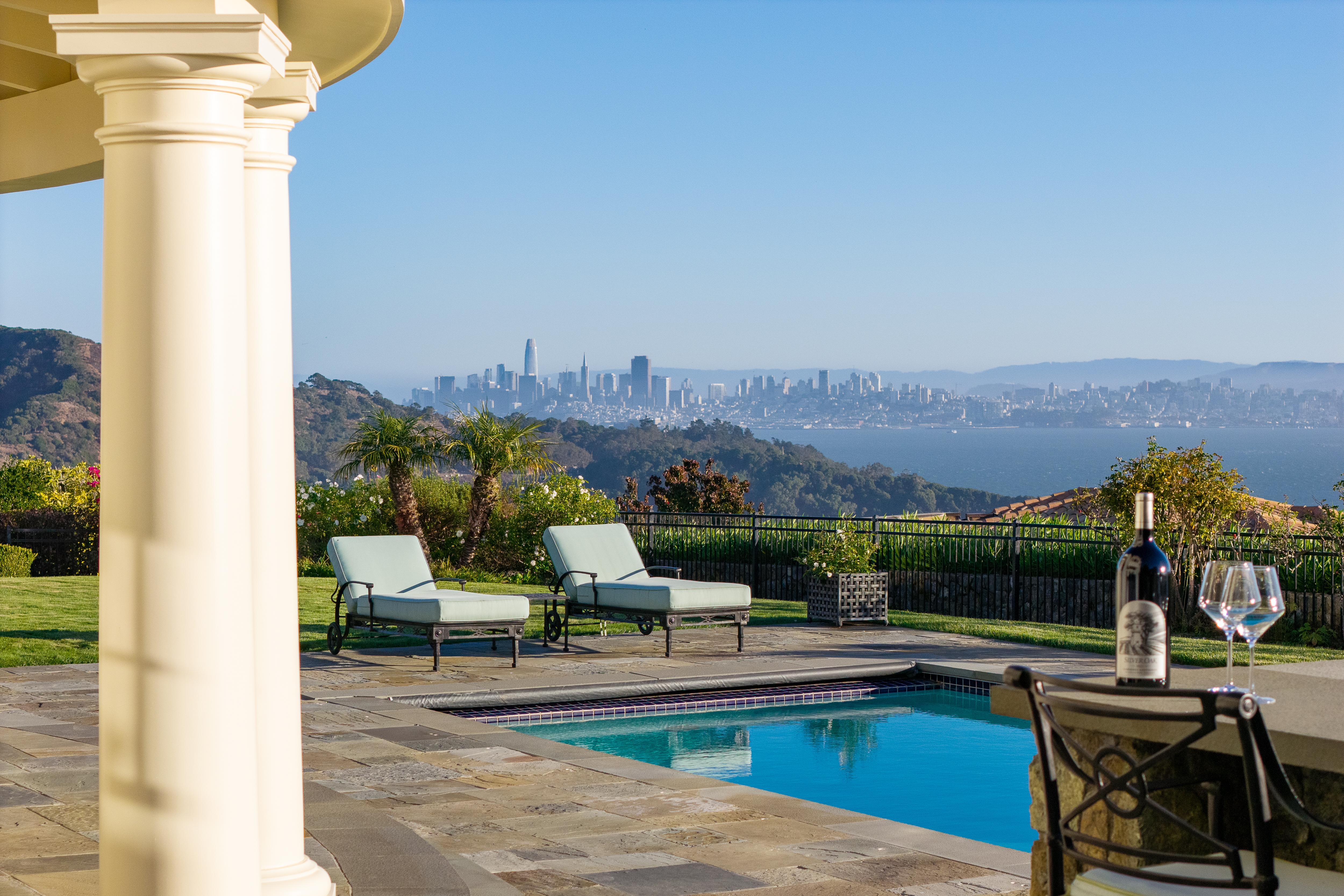  East Coast-Inspired Estate with Sweeping City, Bridge and Mount Tam Views - 物件實景