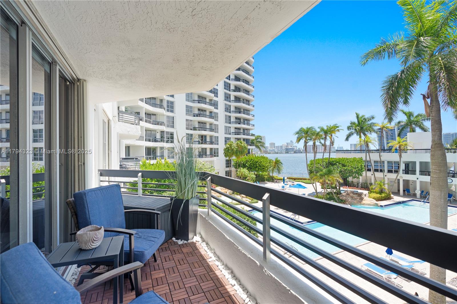 Aventura, Florida, 33180, United States, 2 Bedrooms Bedrooms, ,2 BathroomsBathrooms,Residential,For Sale,1804609