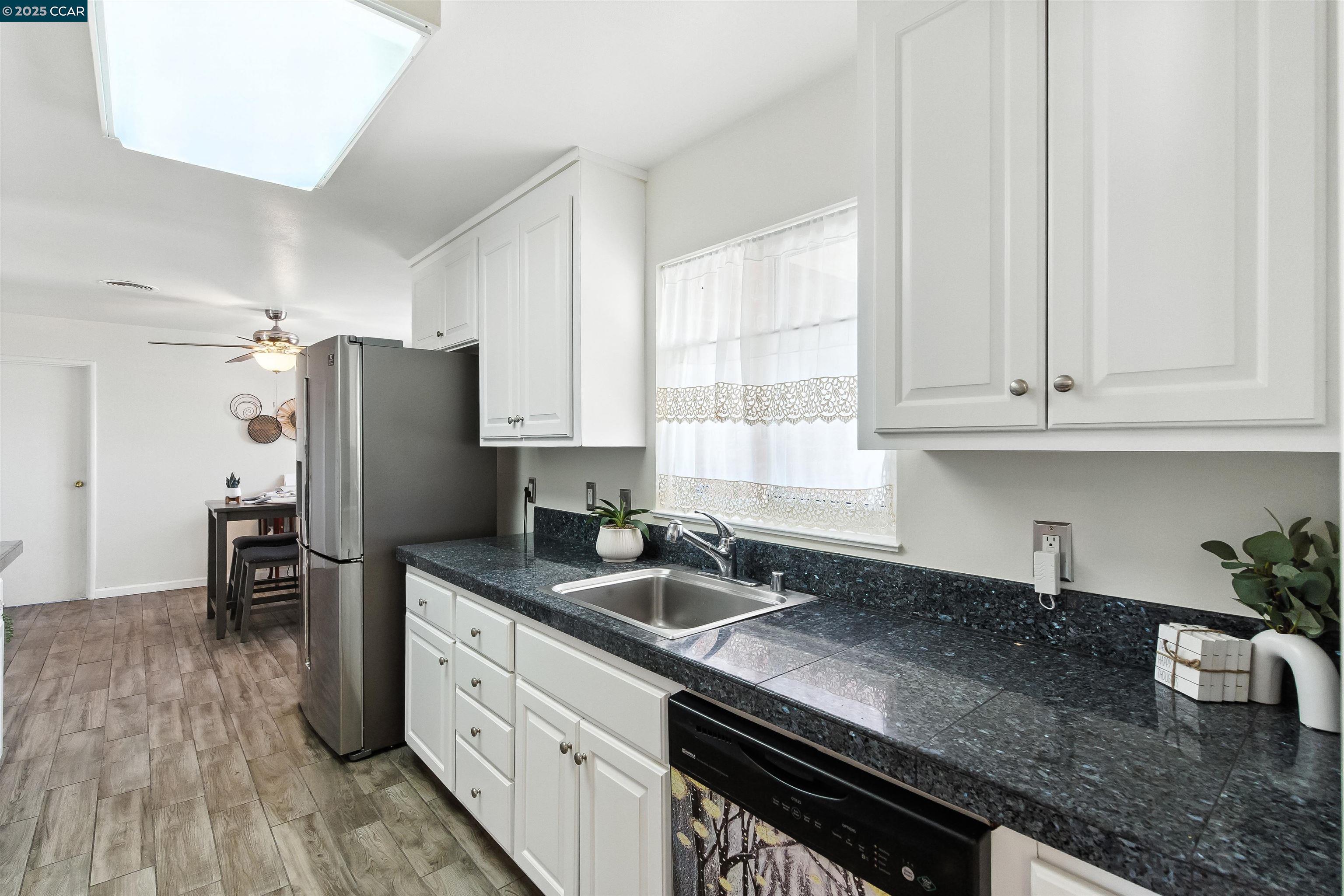 Vallejo, California, 94589, United States, 3 Bedrooms Bedrooms, ,2 BathroomsBathrooms,Residential,For Sale,1917421