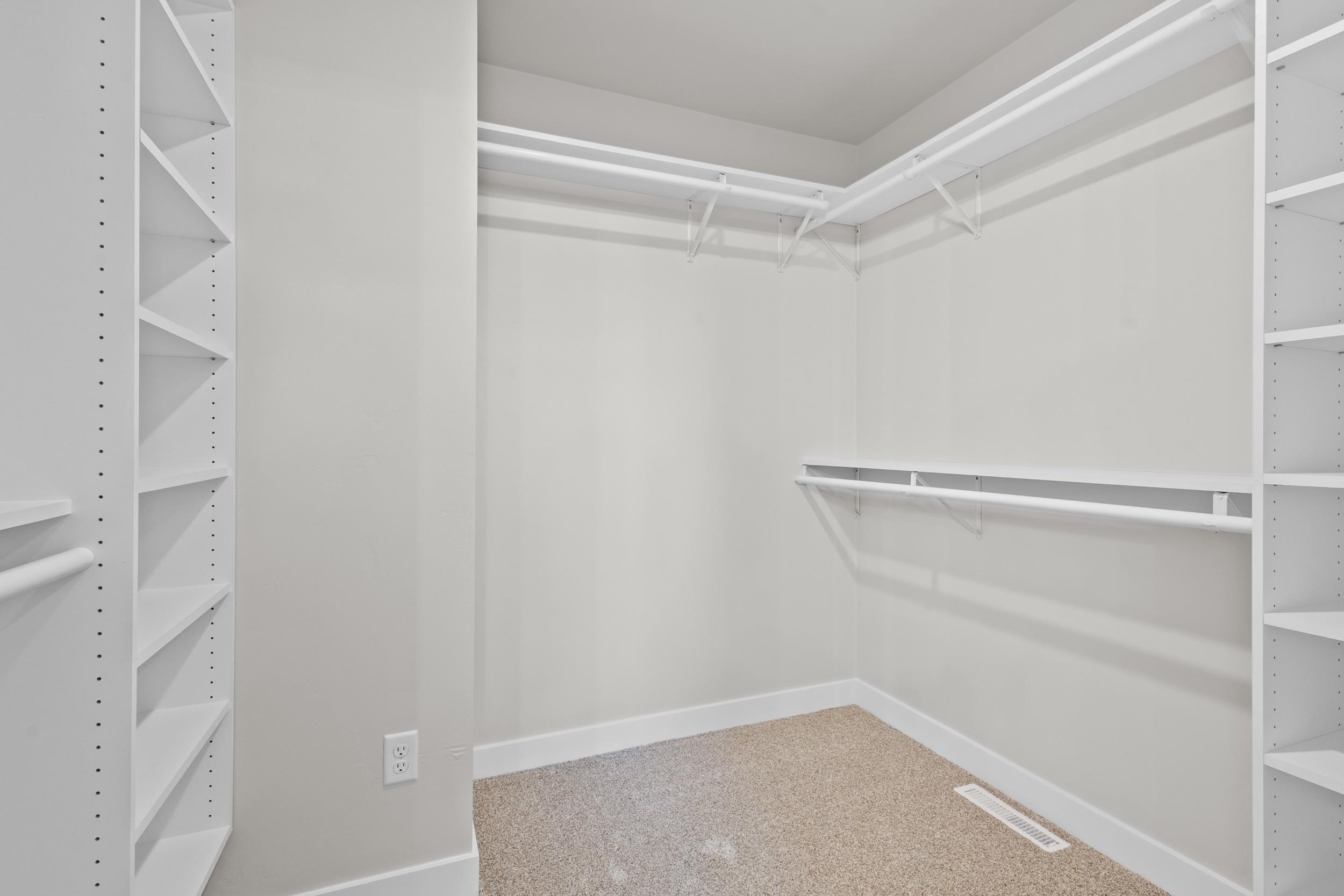 DE PERE, Wisconsin, 54115, United States, 3 Bedrooms Bedrooms, ,3 BathroomsBathrooms,Residential,For Sale,1967985