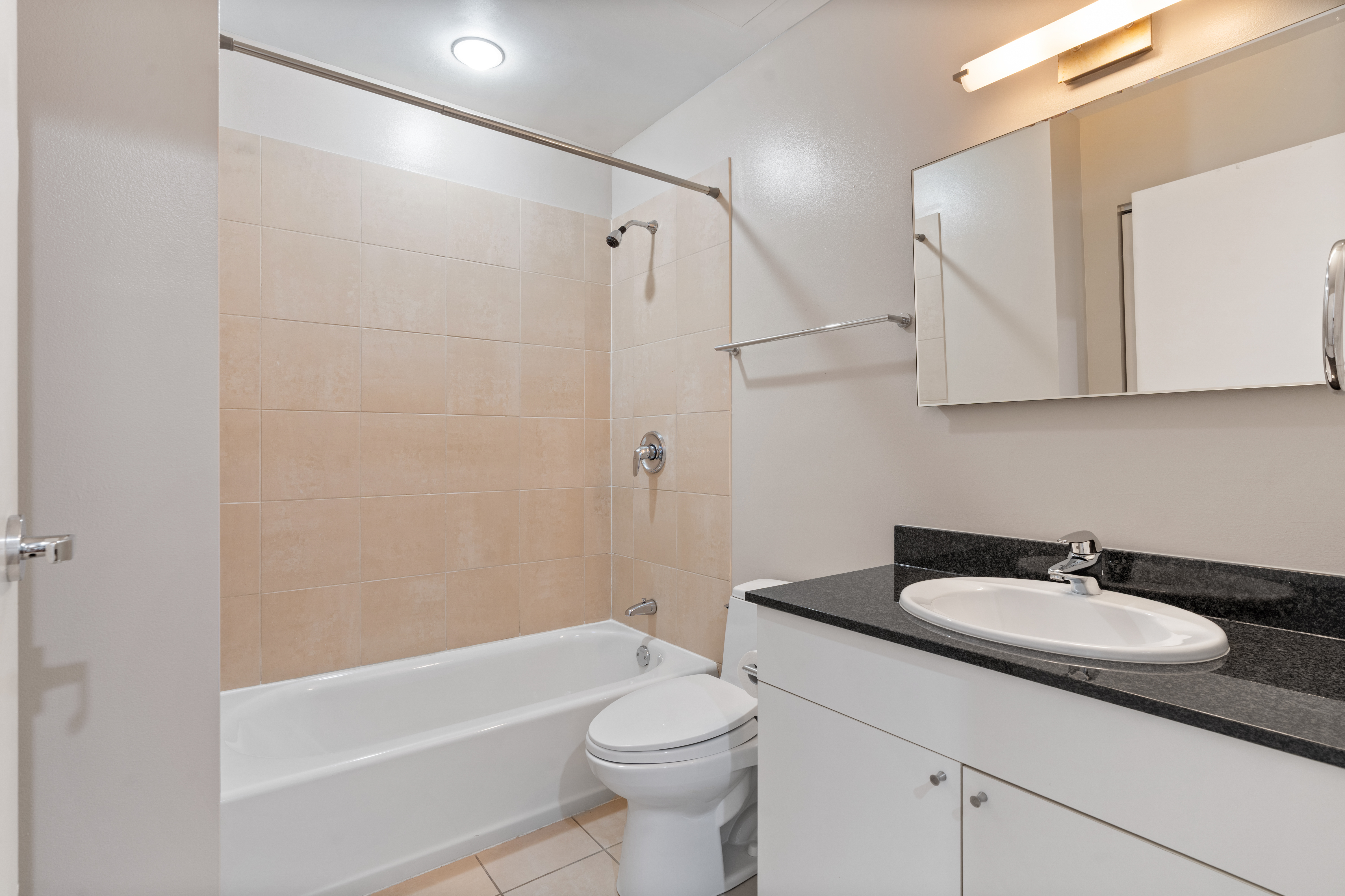  Prepare to be Impressed by this Impeccably Maintained Residence - 物件實景