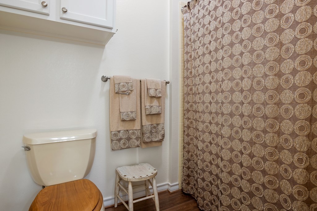 405 405 Frederick Rd, Fredericksburg, Texas, 78624, United States, 5 Bedrooms Bedrooms, ,5 BathroomsBathrooms,Residential,For Sale,405 405 Frederick Rd,1413377