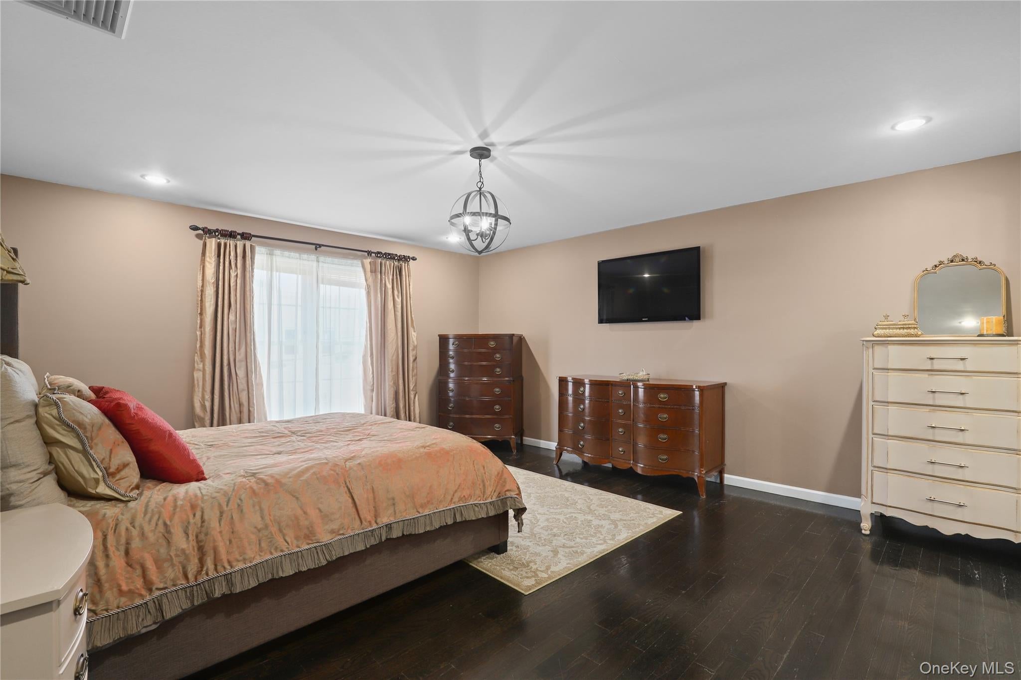 Pleasantville, New York, 10570, United States, 4 Bedrooms Bedrooms, ,3 BathroomsBathrooms,Residential,For Sale,1973864