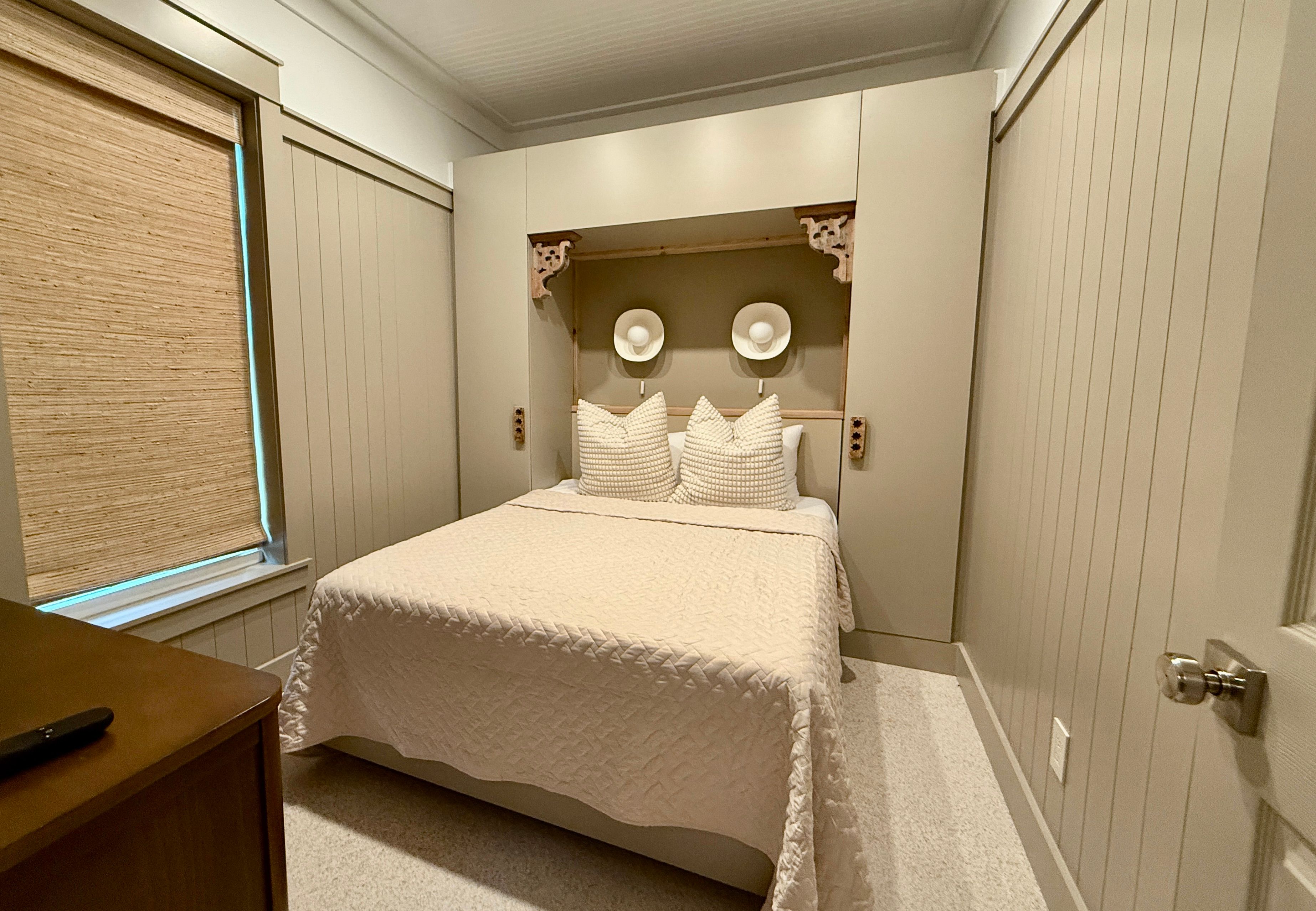  Furnished Coastal Retreat on Over an Acre with Pickleball Court - 物件實景