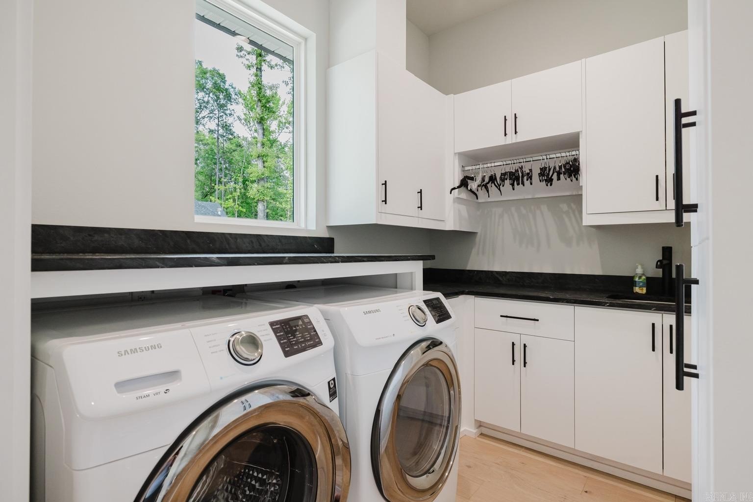 Benton, Arkansas, 72019, United States, 5 Bedrooms Bedrooms, ,3 BathroomsBathrooms,Residential,For Sale,1977708