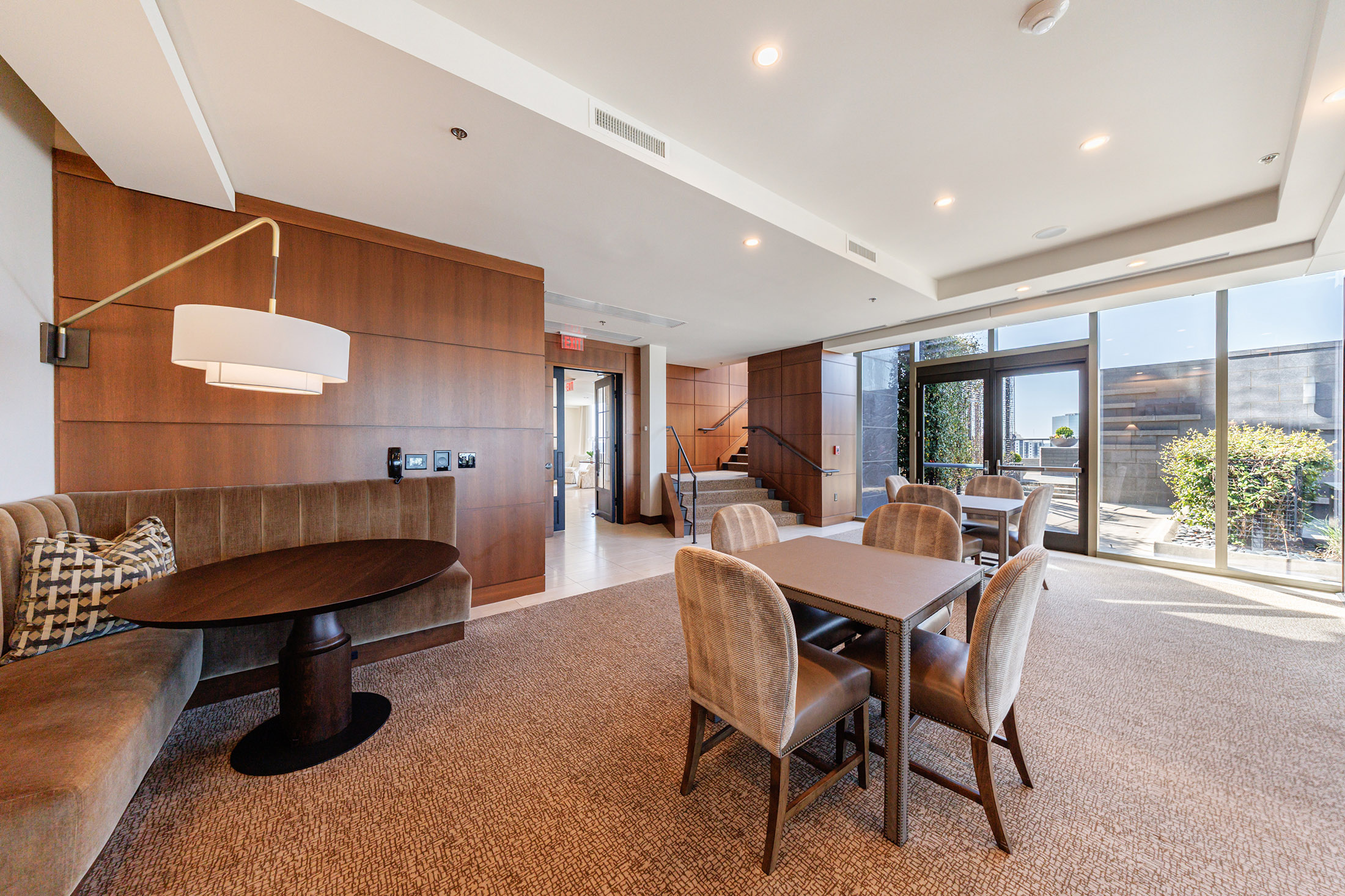  Exceptional One Bedroom Corner Residence with Sweeping Skyline Views - 物件實景