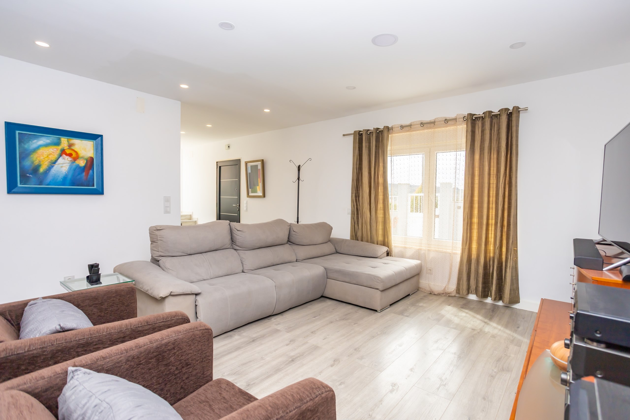 Loures, Lisbon, 2670-560, PT, 5 Bedrooms Bedrooms, ,3 BathroomsBathrooms,Residential,For Sale,1989673