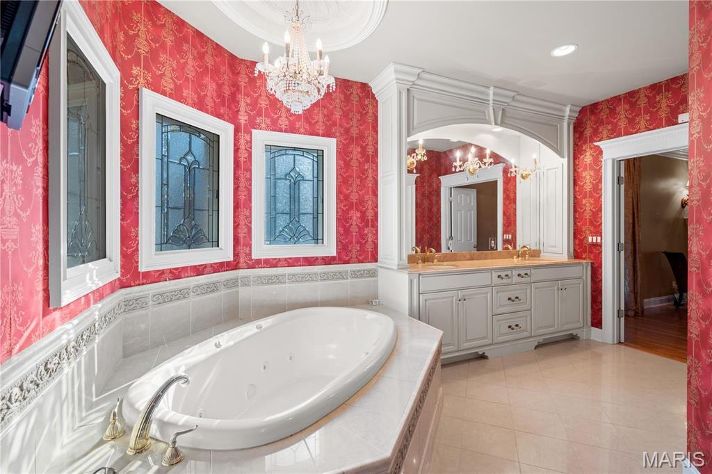 Charleston, Missouri, 63834, United States, 5 Bedrooms Bedrooms, ,4 BathroomsBathrooms,Residential,For Sale,1938215