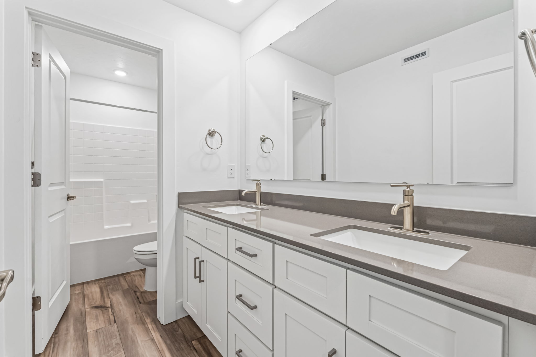 Caldwell, Idaho, 83607, United States, 4 Bedrooms Bedrooms, ,3 BathroomsBathrooms,Residential,For Sale,2005985