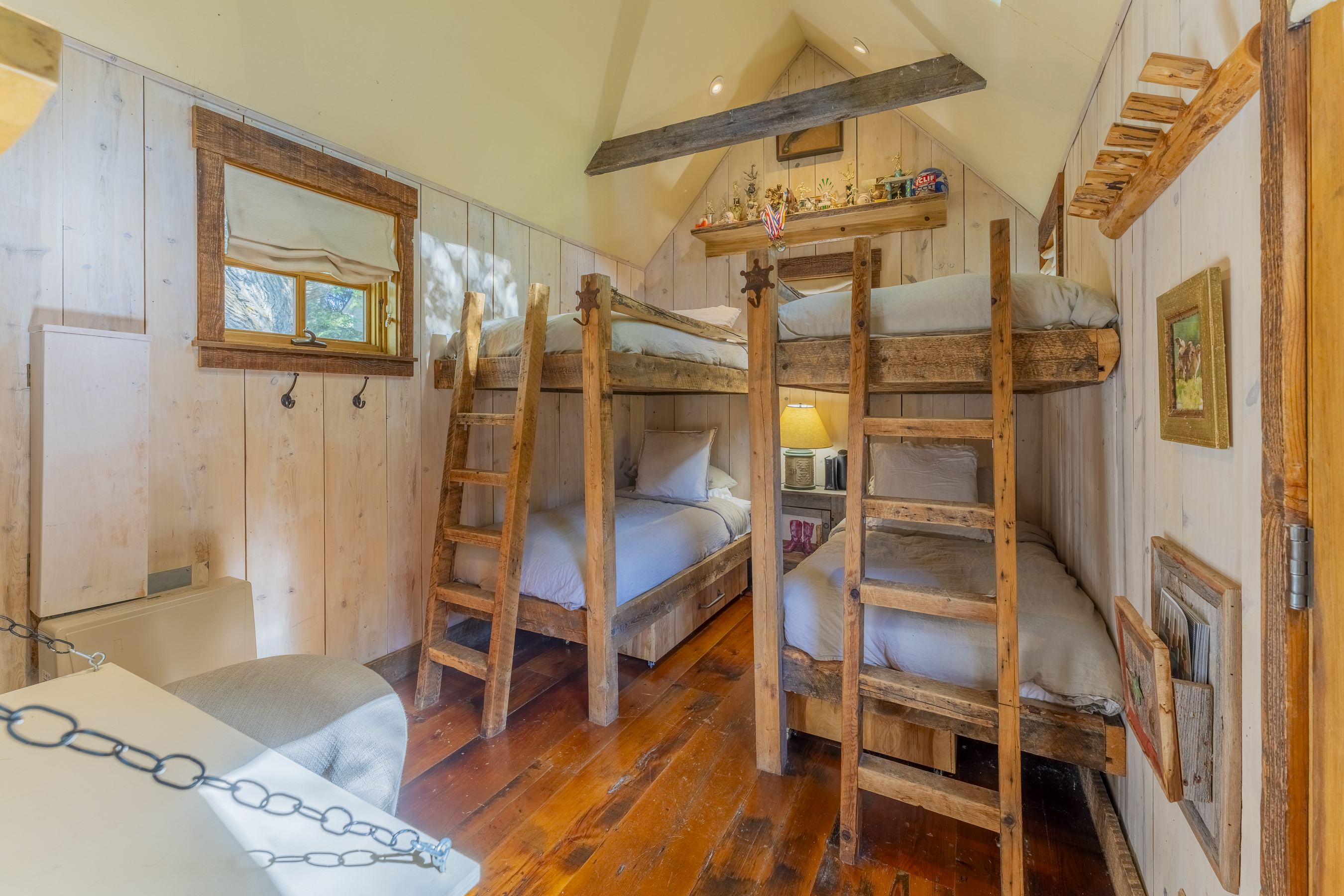  BEAR ALLEY - Unwrap The Fairytale - A Once-In-A-Lifetime Creekside Compound - 物件實景