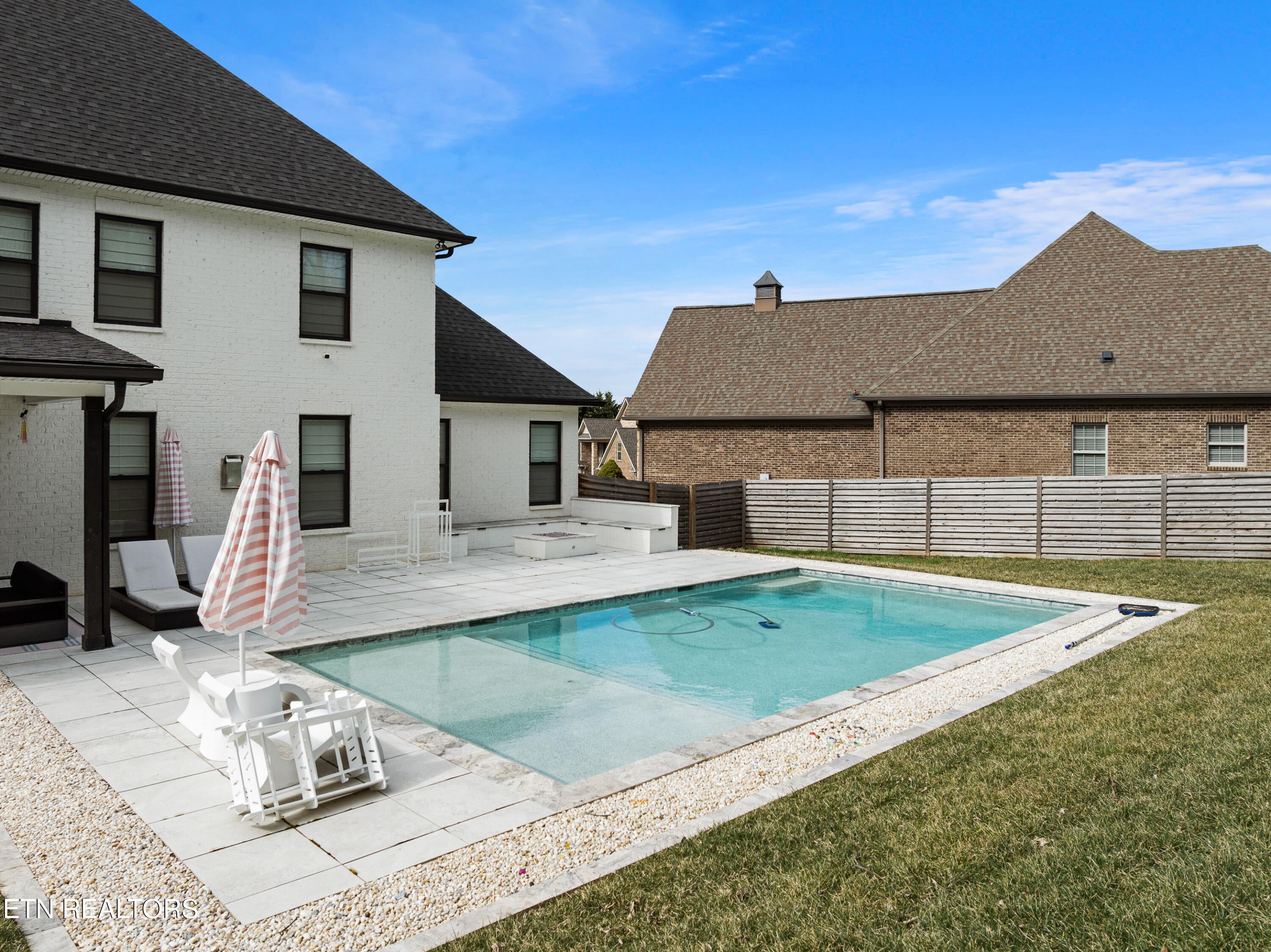 Maryville, Tennessee, 37803, United States, 4 Bedrooms Bedrooms, ,3 BathroomsBathrooms,Residential,For Sale,1721654