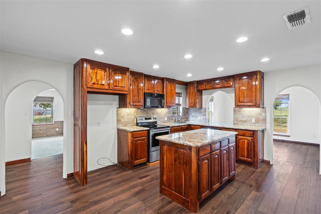 Cleburne, Texas, 76031, United States, 4 Bedrooms Bedrooms, ,3 BathroomsBathrooms,Residential,For Sale,1918510