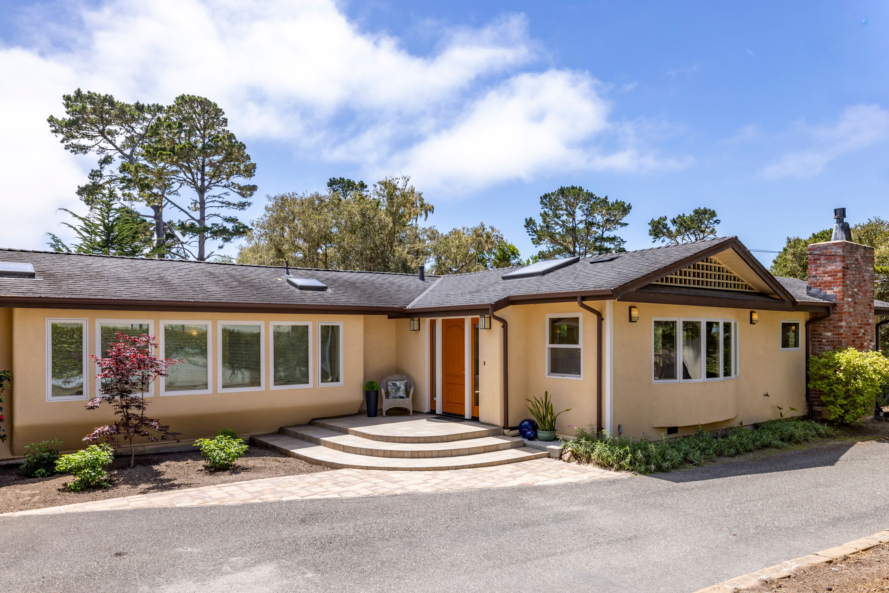  3113 Sloat Road - 物件實景