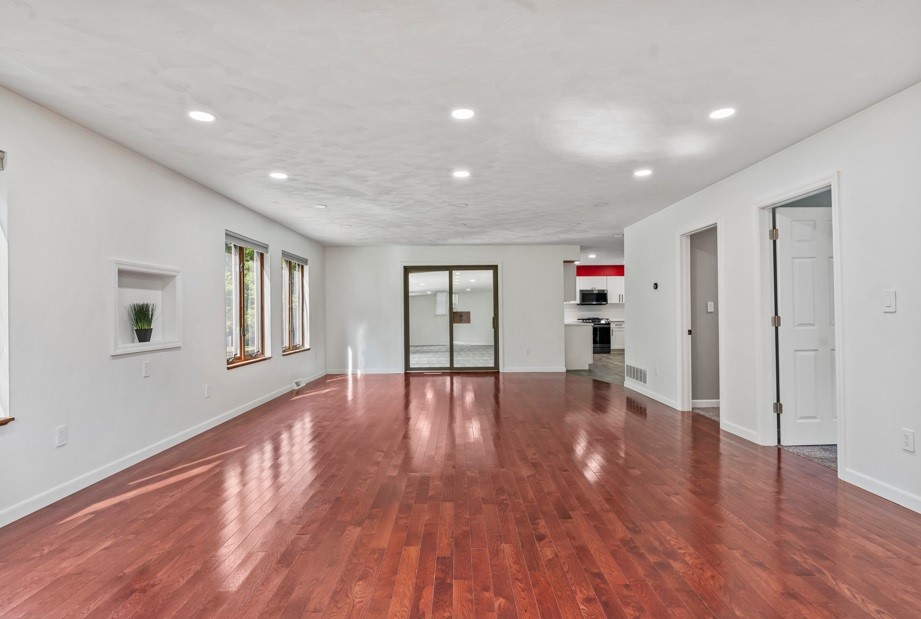 Oakland Twp, Pennsylvania, 16025, United States, 4 Bedrooms Bedrooms, ,4 BathroomsBathrooms,Residential,For Sale,1912471