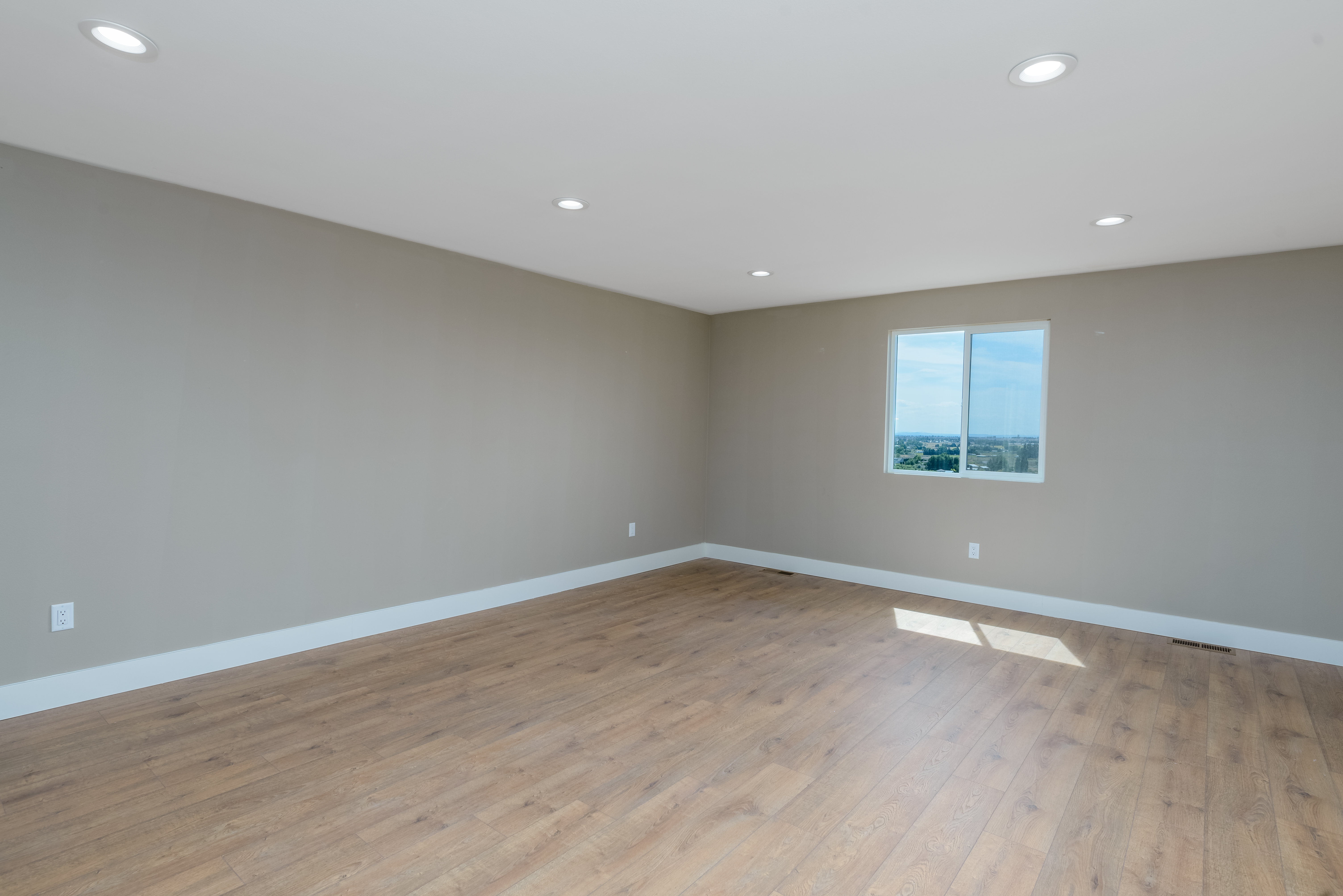 Moses Lake, Washington, 98837, United States, 3 Bedrooms Bedrooms, ,3 BathroomsBathrooms,Residential,For Sale,1980508