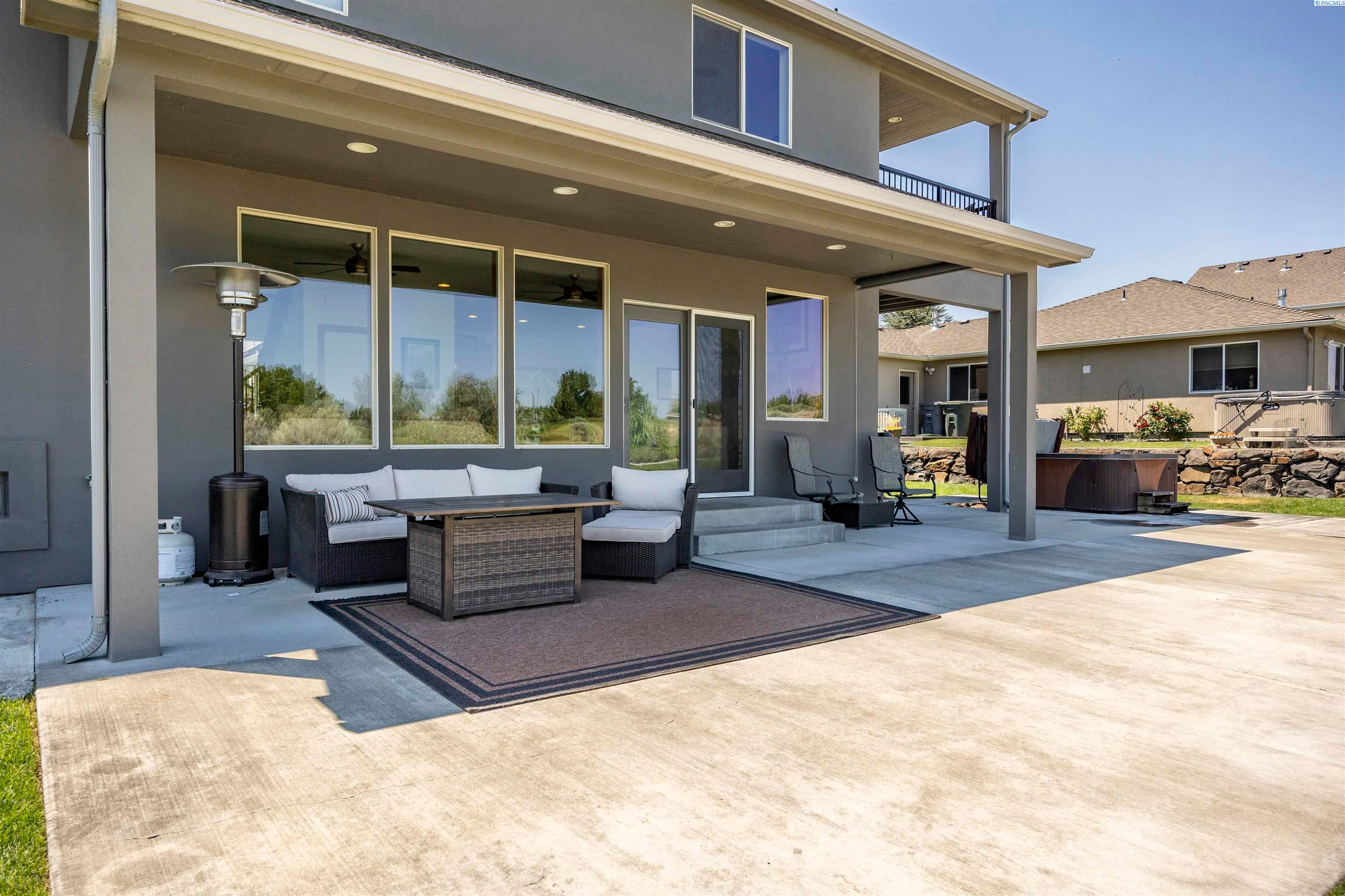 Richland, Washington, 99354, United States, 4 Bedrooms Bedrooms, ,3 BathroomsBathrooms,Residential,For Sale,1980969