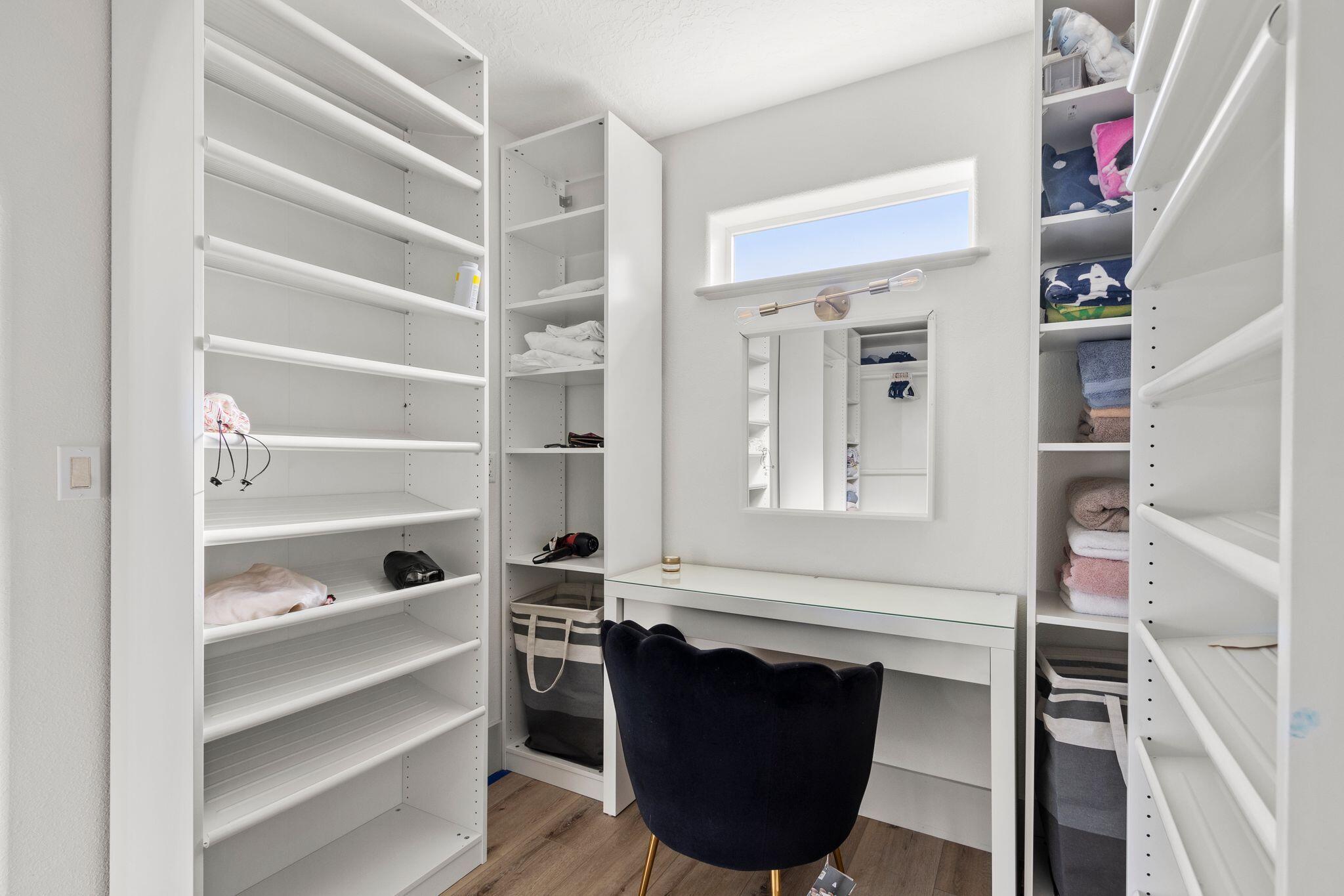 Parowan, Utah, 84761, United States, 6 Bedrooms Bedrooms, ,5 BathroomsBathrooms,Residential,For Sale,1995430