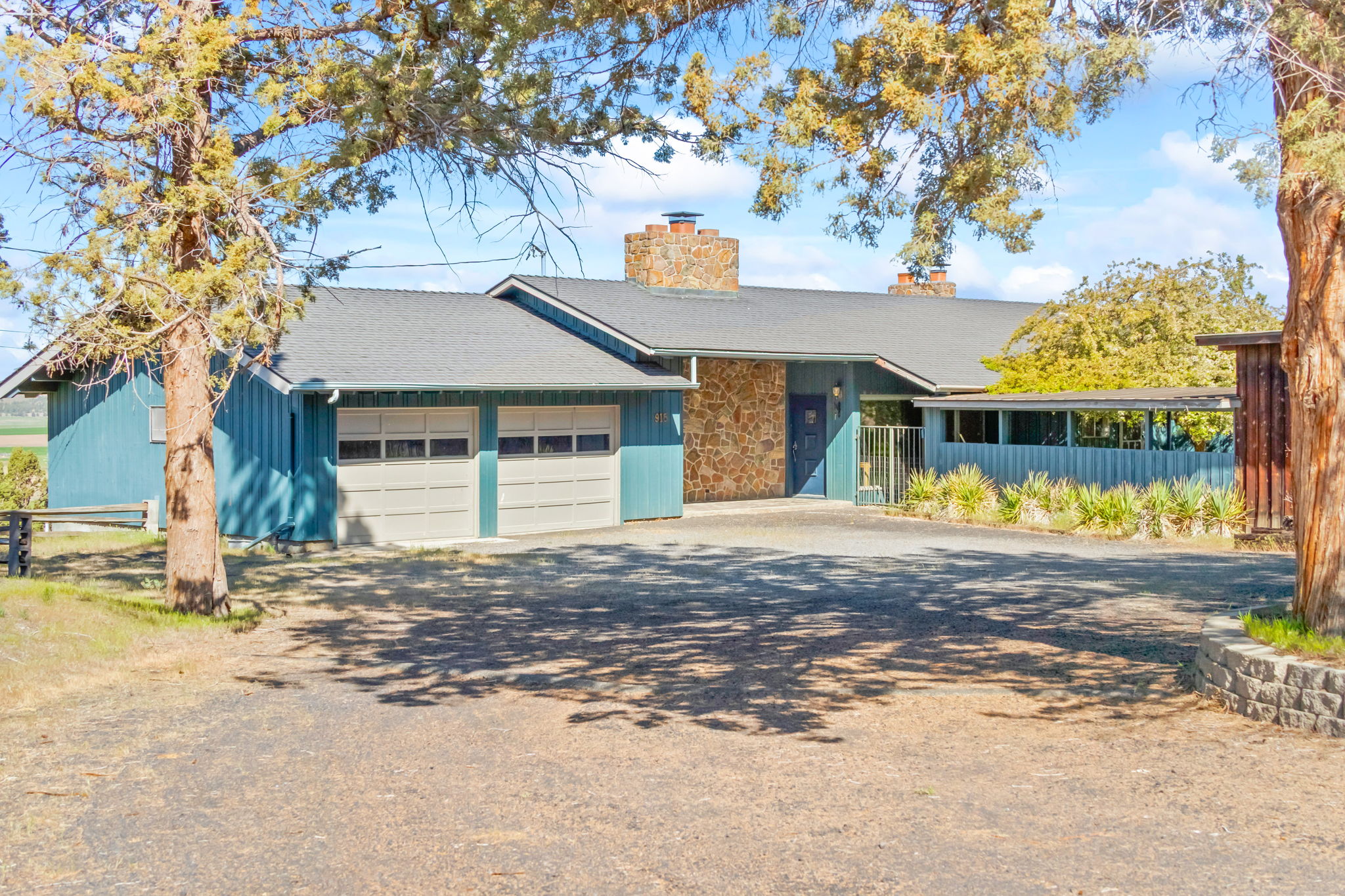 Prineville, Oregon, 97754, United States, 3 Bedrooms Bedrooms, ,2 BathroomsBathrooms,Residential,For Sale,1919423
