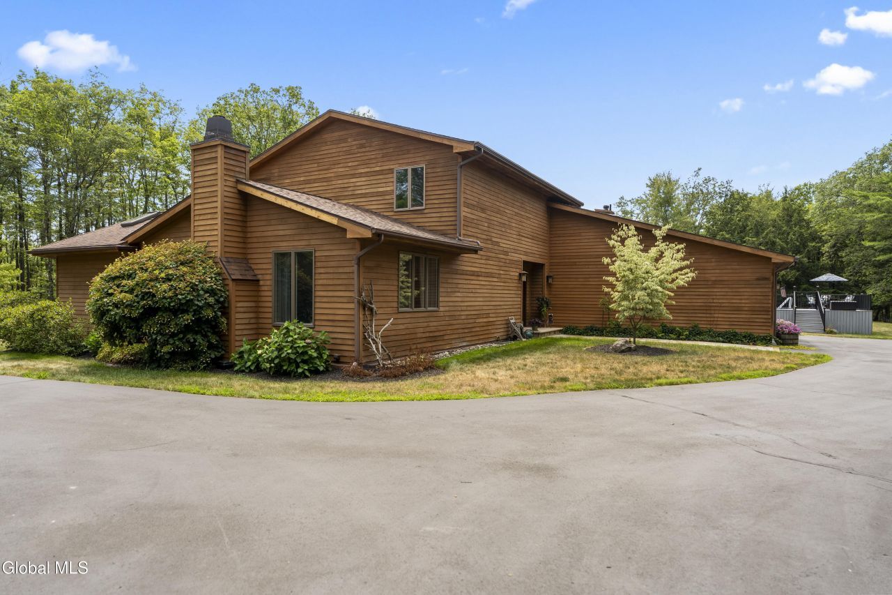 Coeymans Hollow, New York, 12046, United States, 4 Bedrooms Bedrooms, ,3 BathroomsBathrooms,Residential,For Sale,1907699