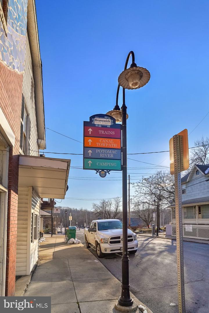 Knoxville, Maryland, 21758, United States, 4 Bedrooms Bedrooms, ,2 BathroomsBathrooms,Residential,For Sale,1997505